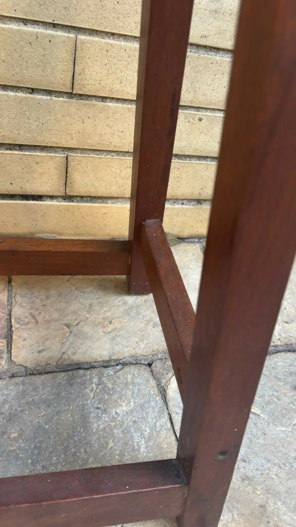 Banqueta em madeira maciça