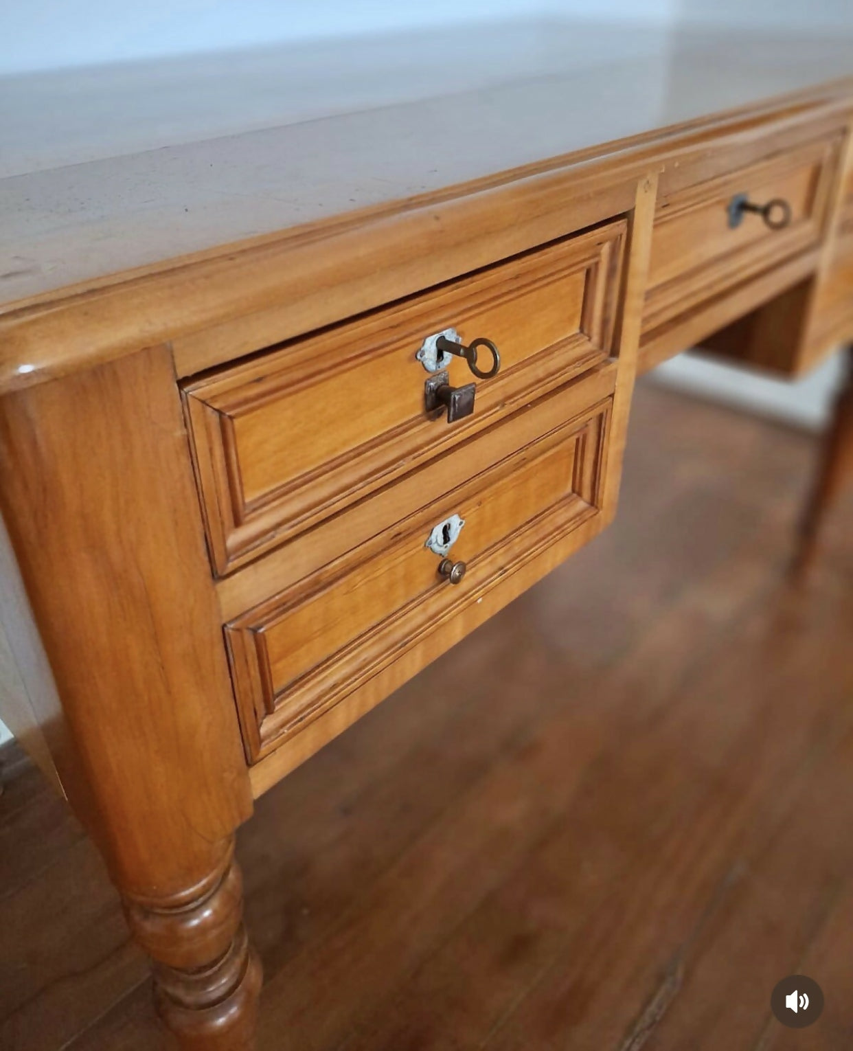 Escrivaninha estilo Inglês em cedro do campo