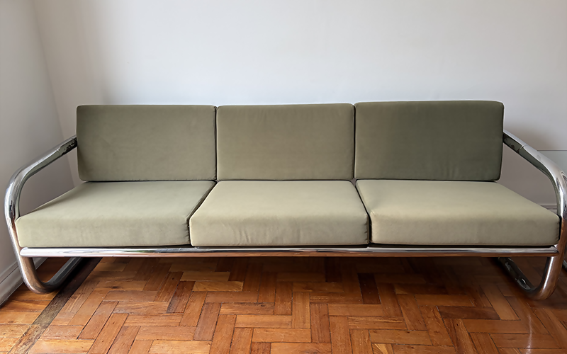 Sofá da HOBJETO, de Geraldo de Barros (3 lugares)