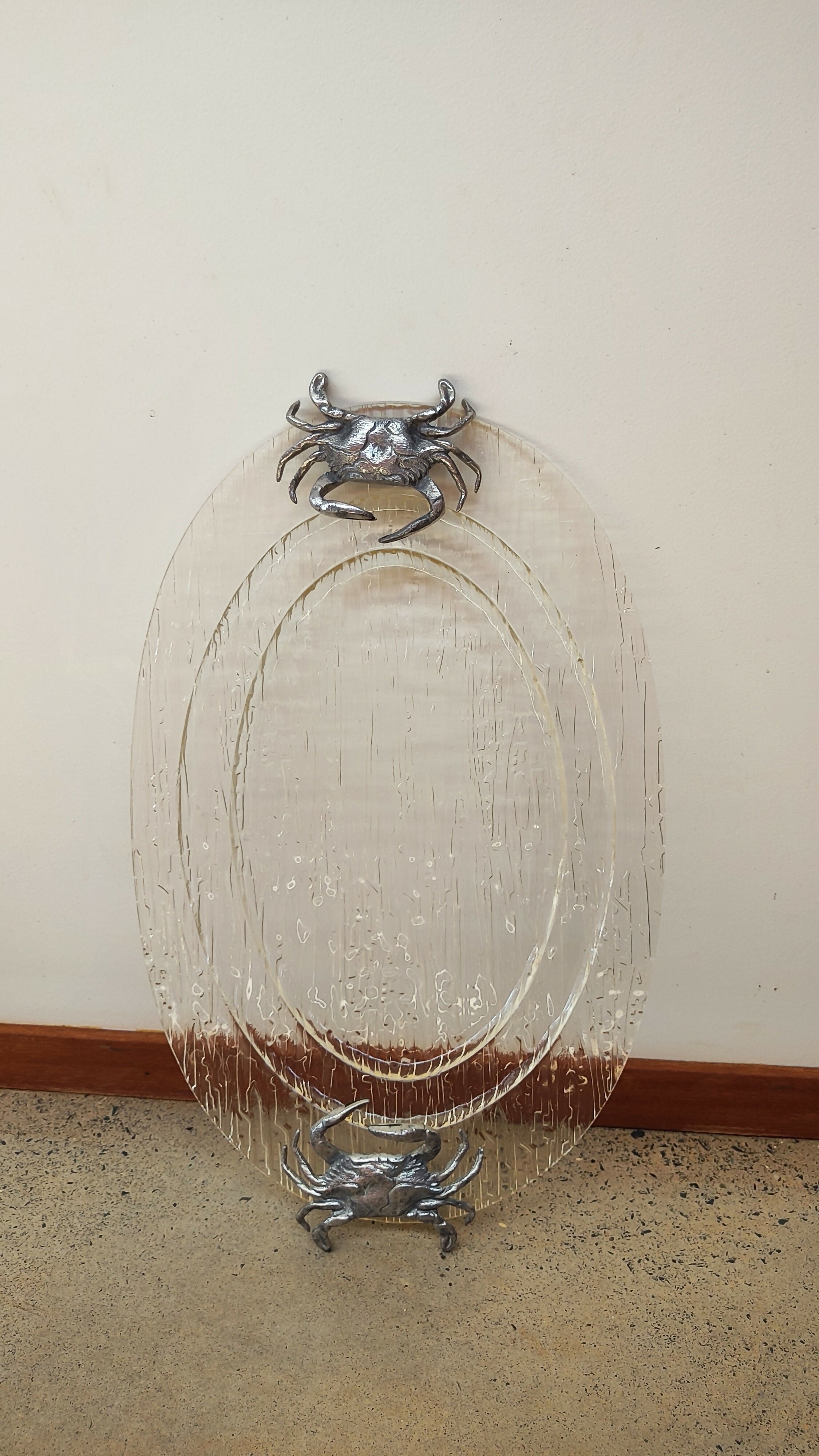 Bandejas em acrílico e alumínio fundido