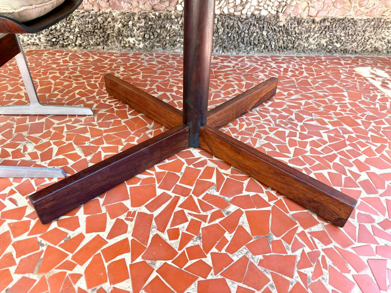 Mesa de jantar redonda em Jacarandá - Ernesto Hauner (Mobilínea)