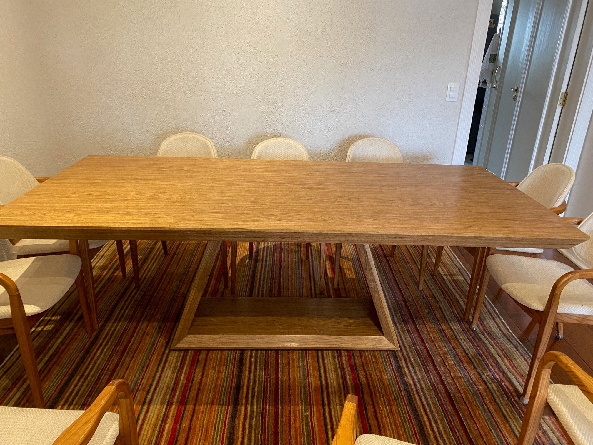 Mesa de Jantar Retangular feita Sob Medida 2,20m Carvalho | 8 Lugares | Impecável