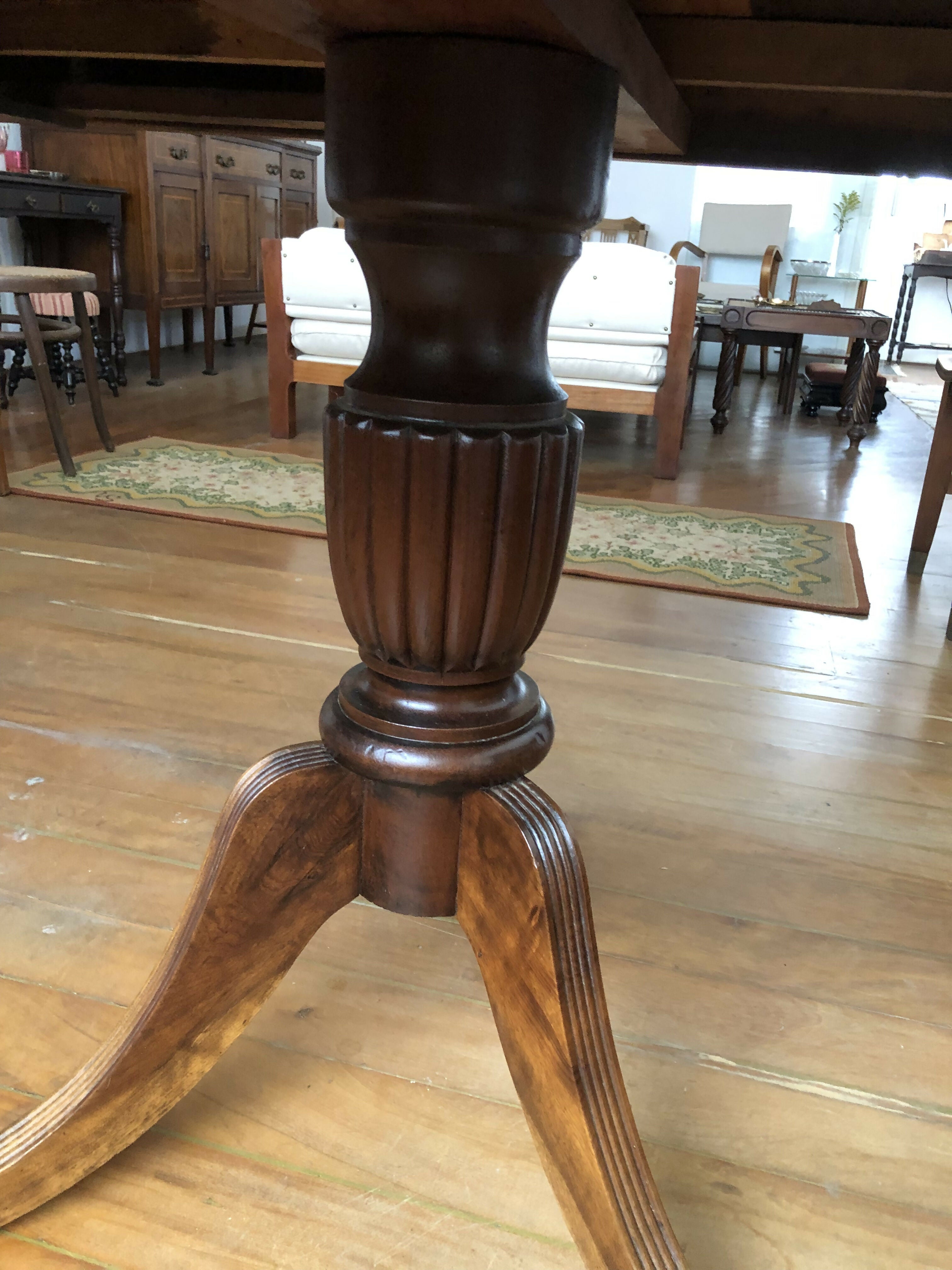 Mesa de jantar retangular com lâmina de Jacarandá