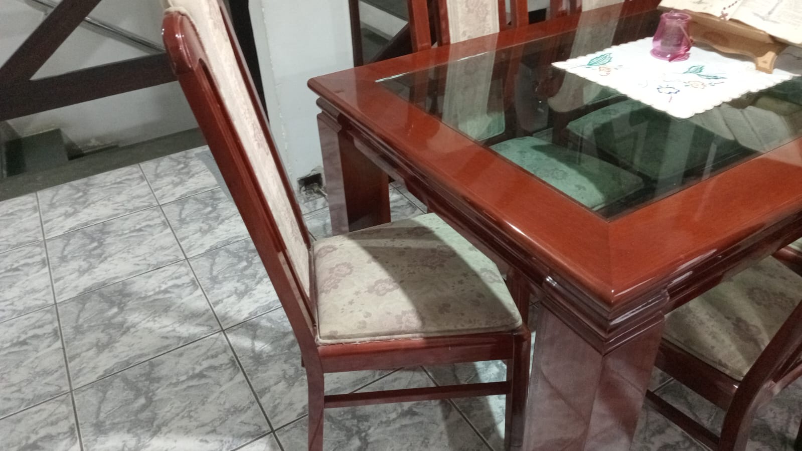 Mesa jantar Retangular com tampo em vidro + 8 cadeiras em madeira maciça