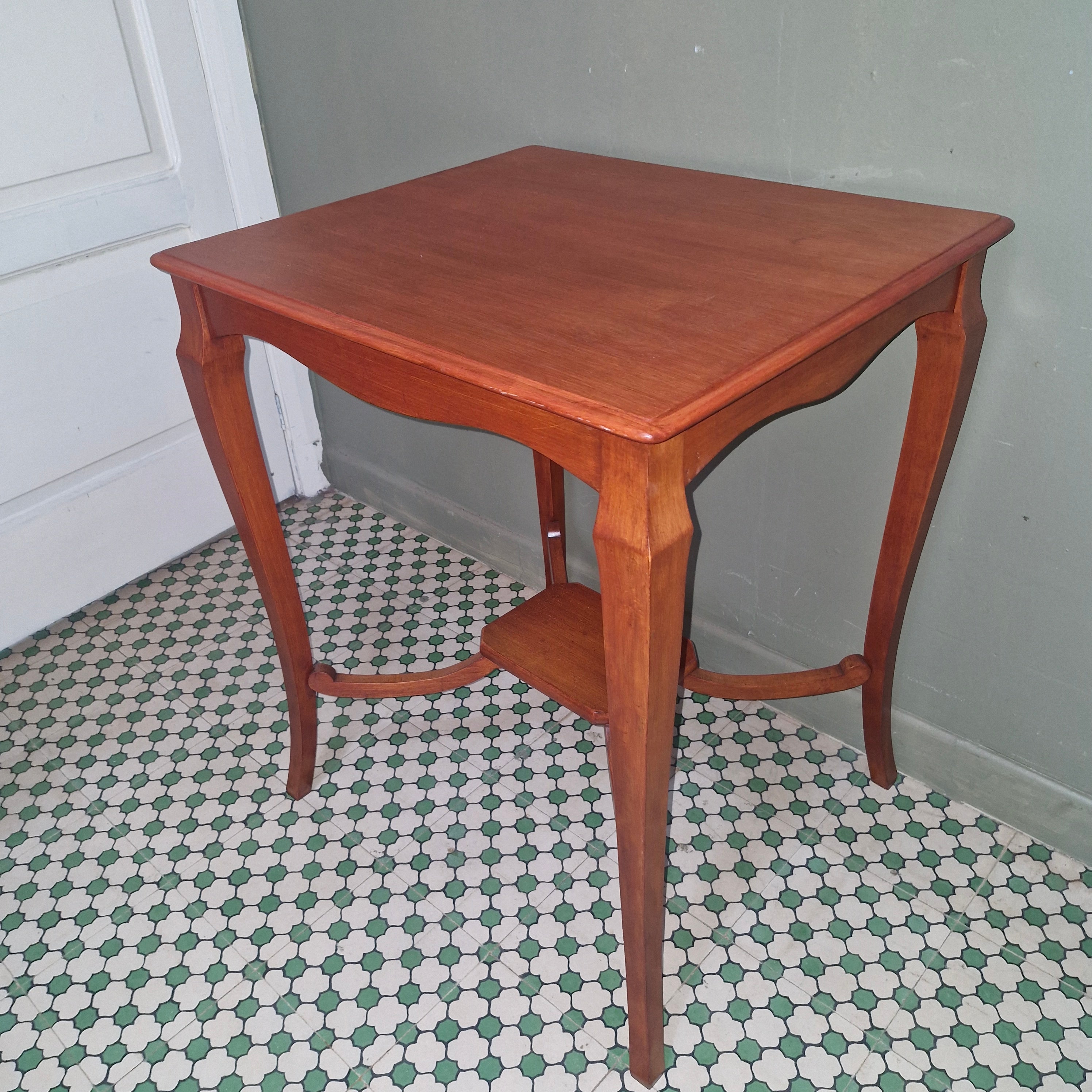 Mesa Auxiliar estilo Francês