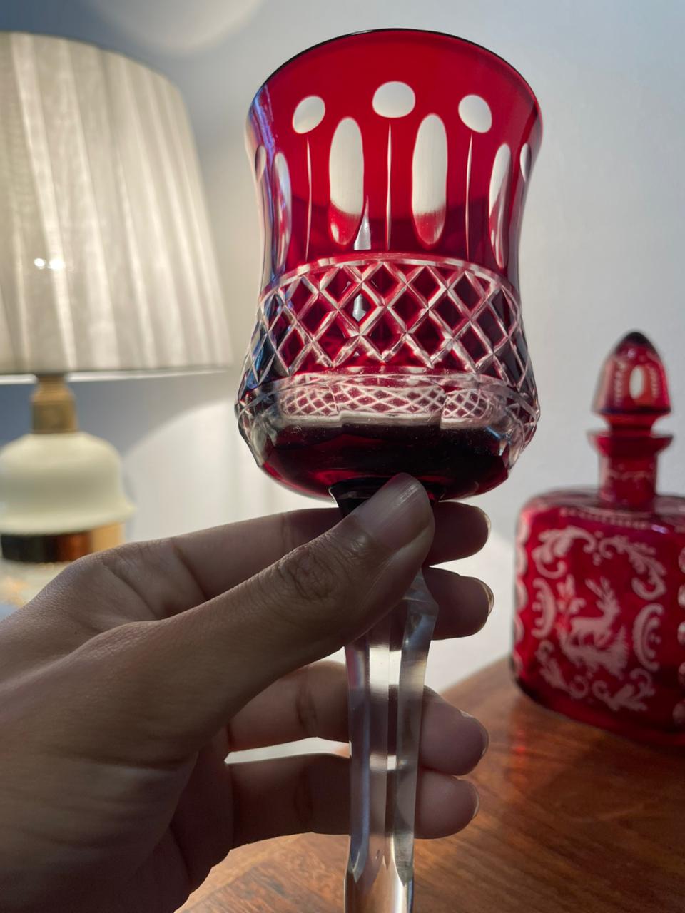 Par de taças de vinho em cristal rubi