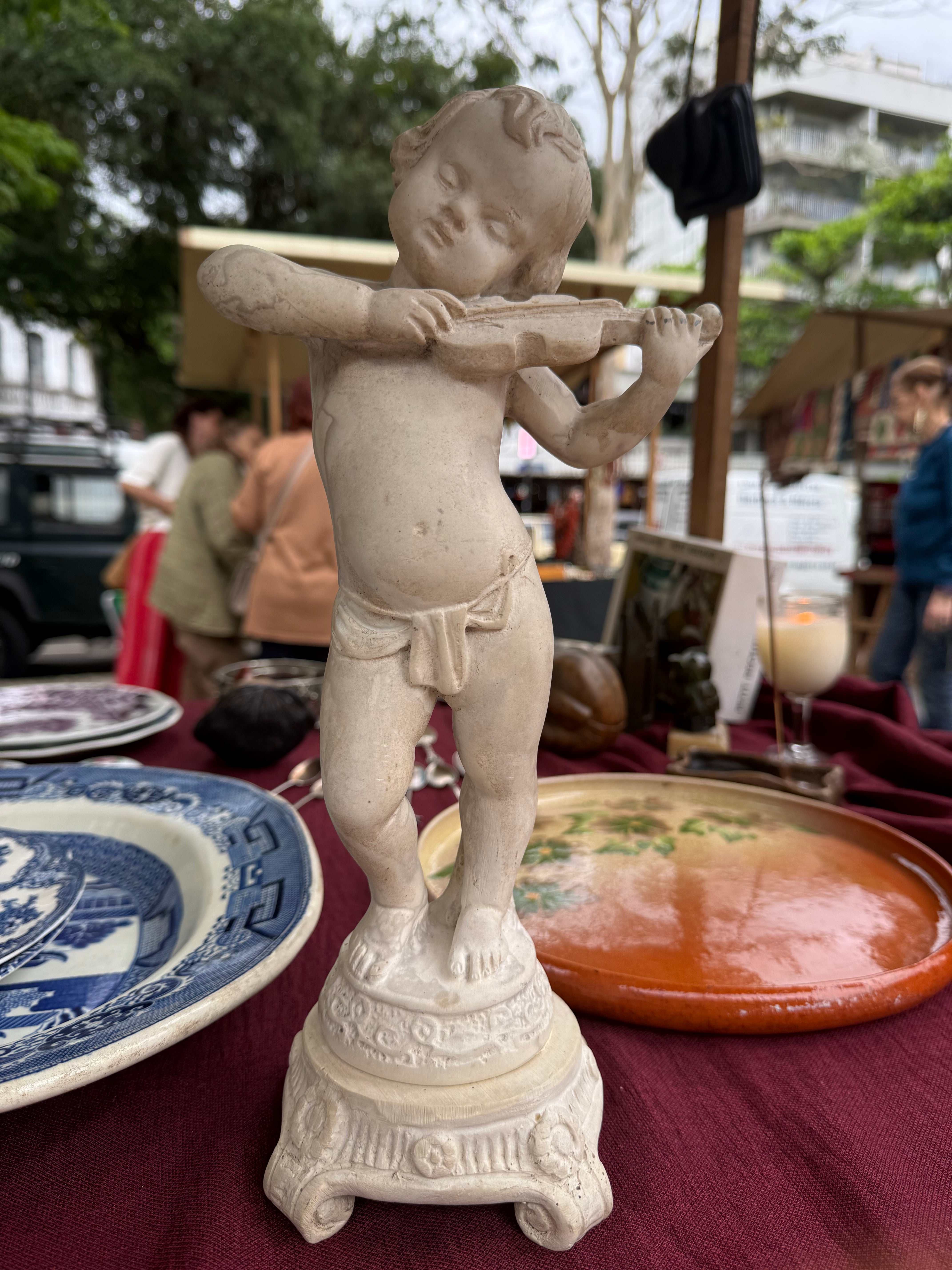 Escultura Menino Violinista em Pó de Mármore
