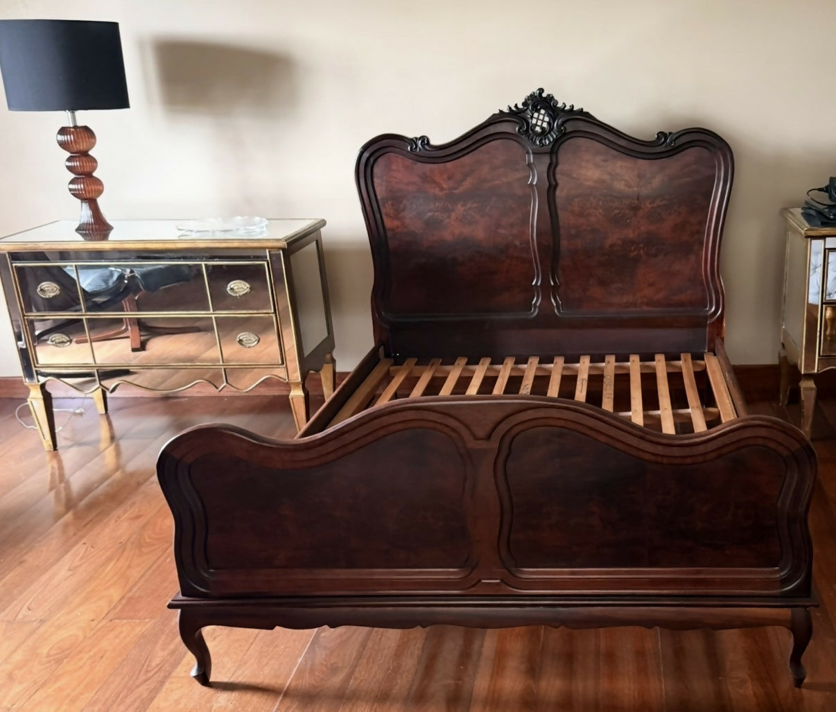 Cama clássica de casal