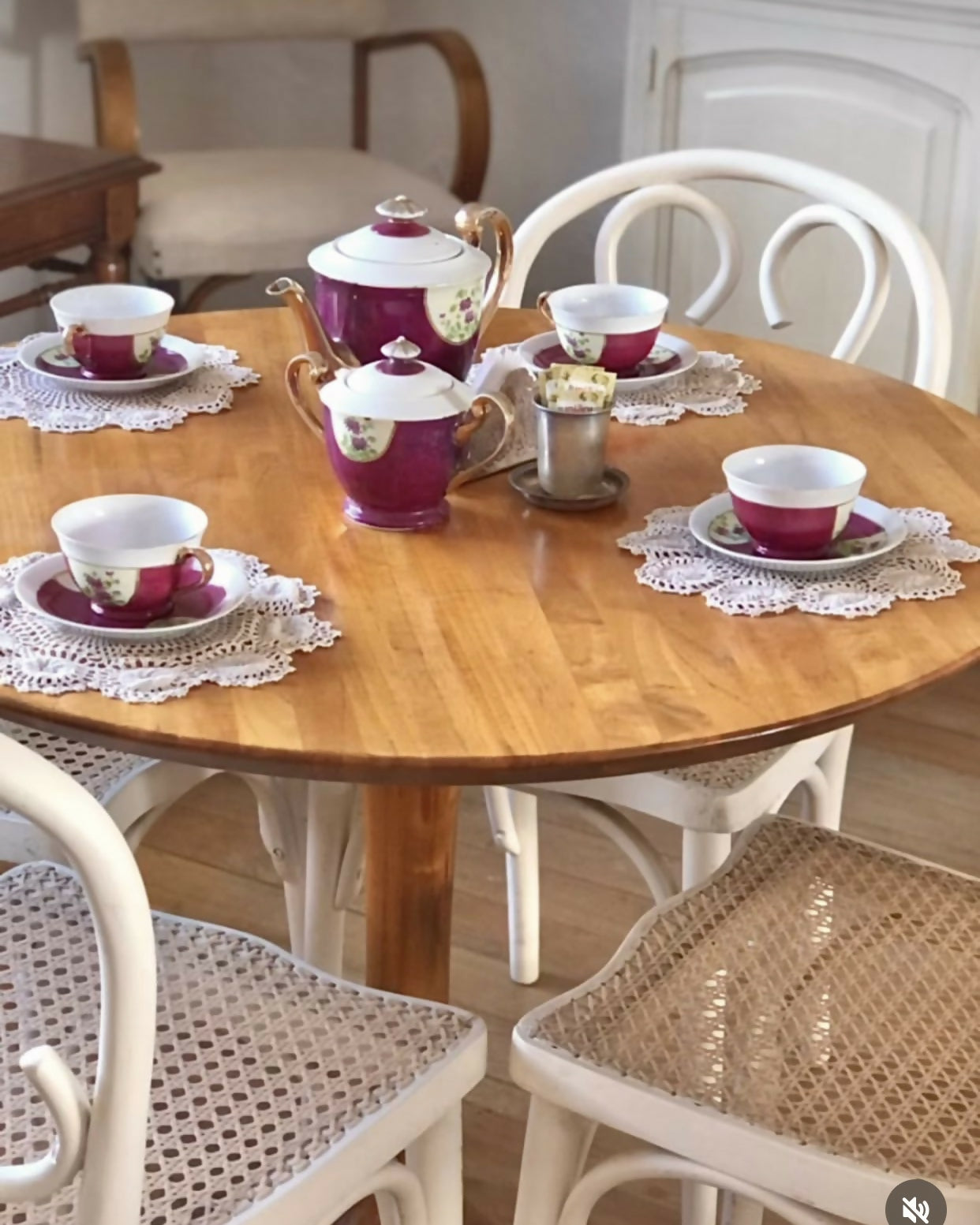 Cadeira Thonet com madeira em branco e assento em palhinha