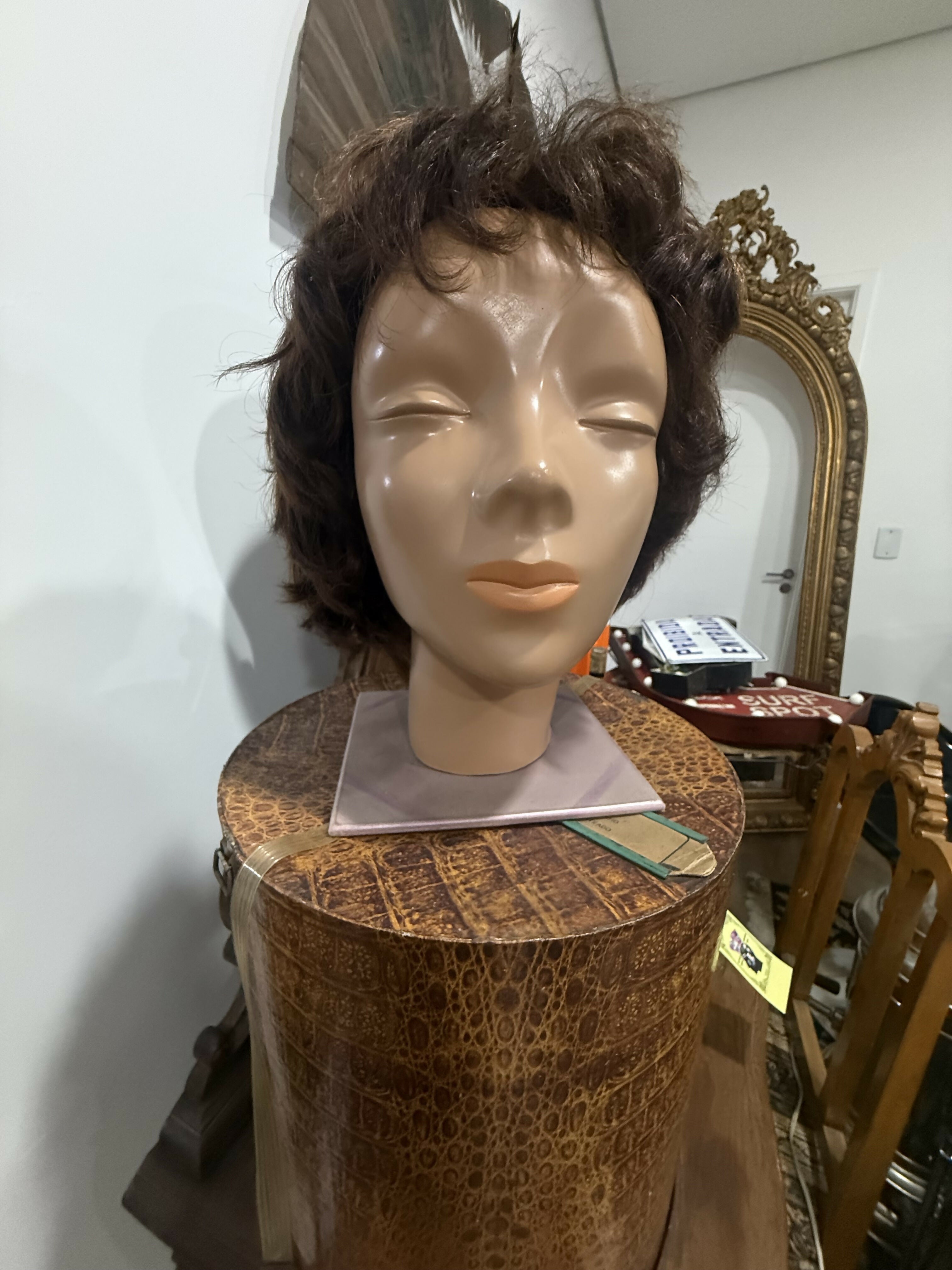 Caixa de Peruca com Cabeça Original em Baquelite – Anos 50 – Raríssima