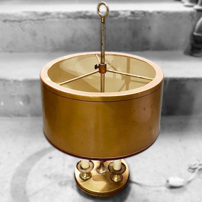 Abajur Mid Century em metal com cúpula dourada