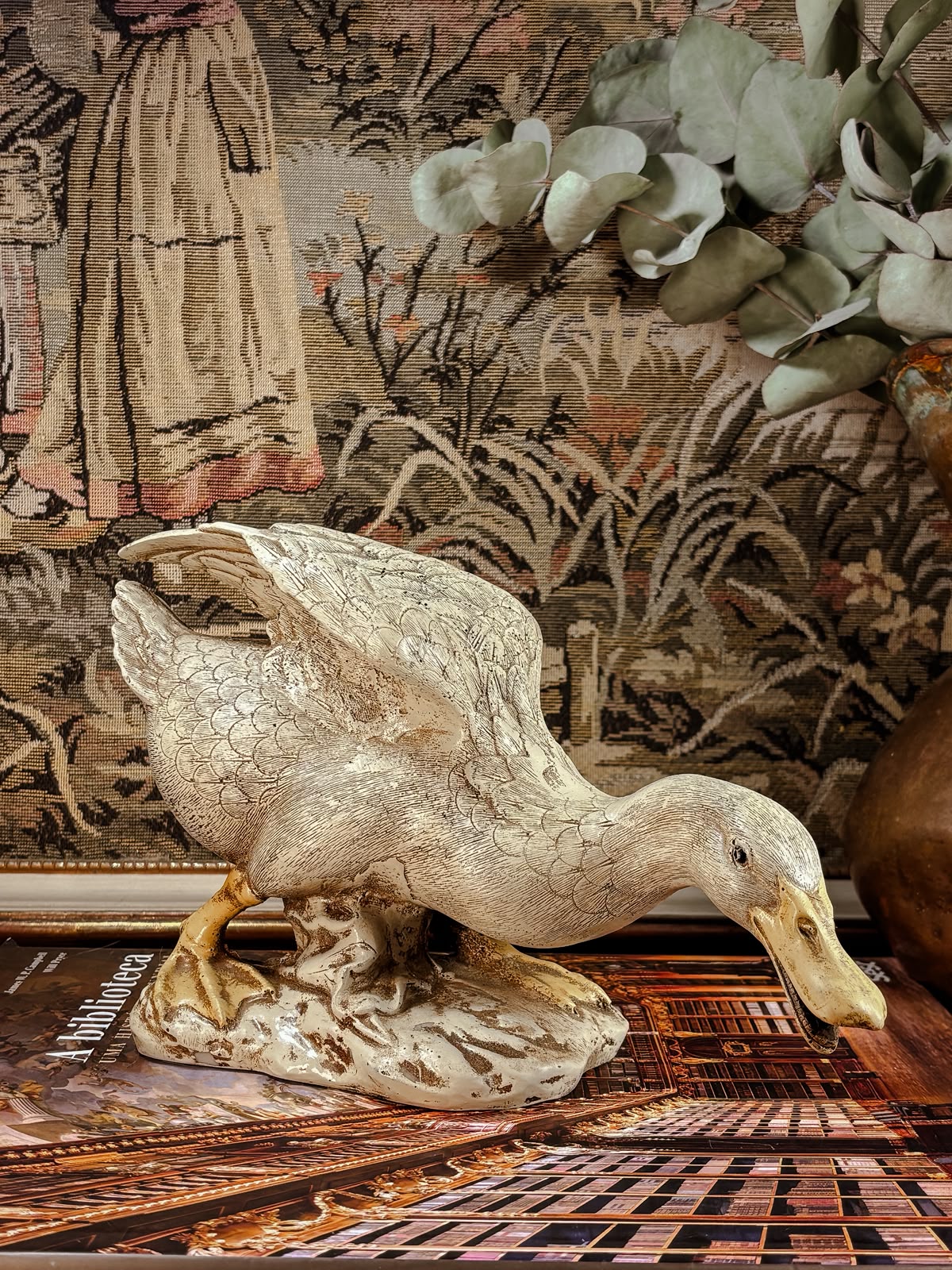Pato Decorativo em Resina Mineral