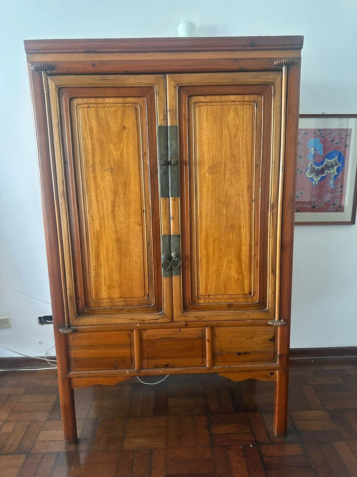 Lindo e raro armario / louceiro Dinastia Qing em madeira Ulmus, esta perfeito!