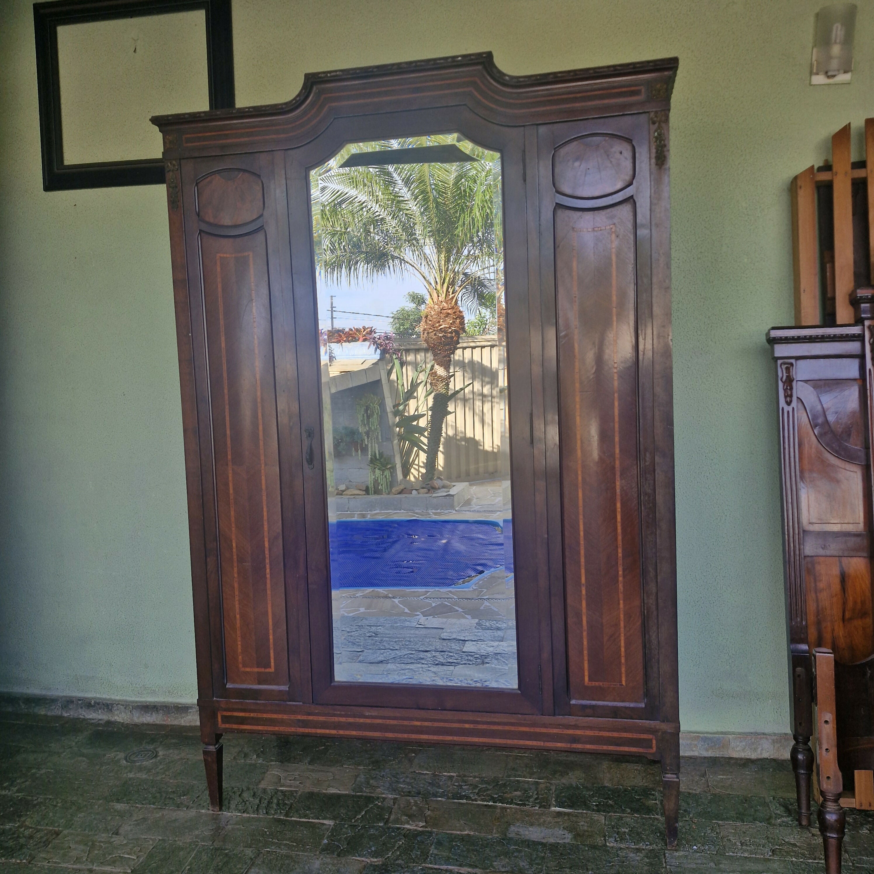 Guarda Roupa Art Nouveau.