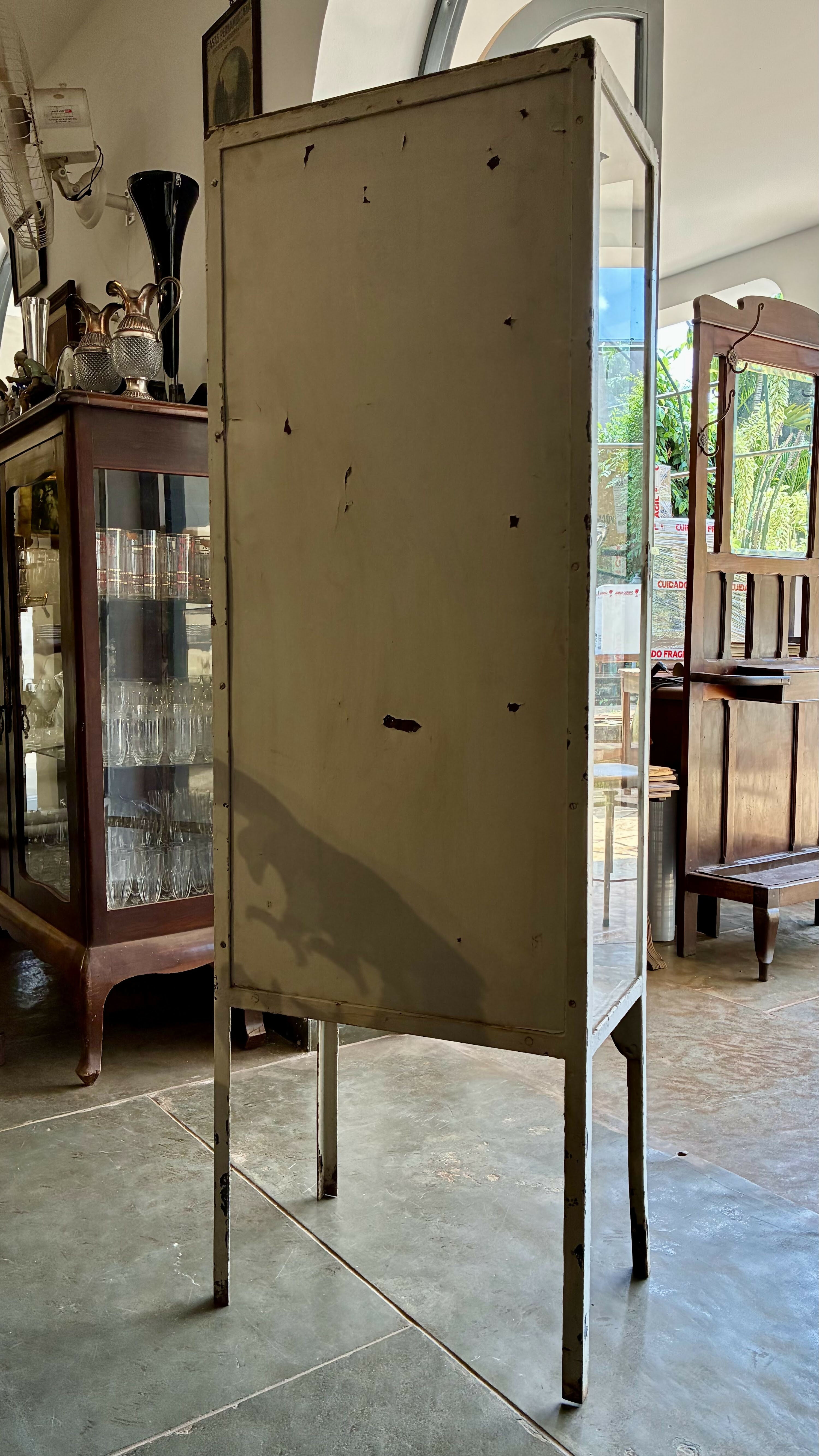 Armário de Farmácia Antigo