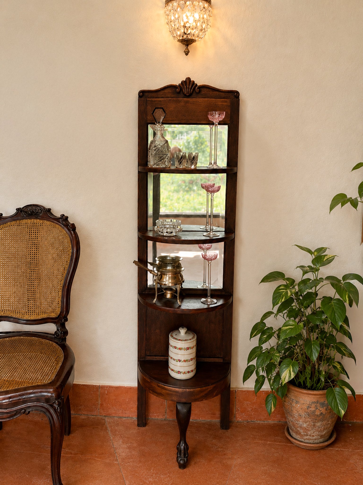Estante etagere com espelho em cristal bisotado
