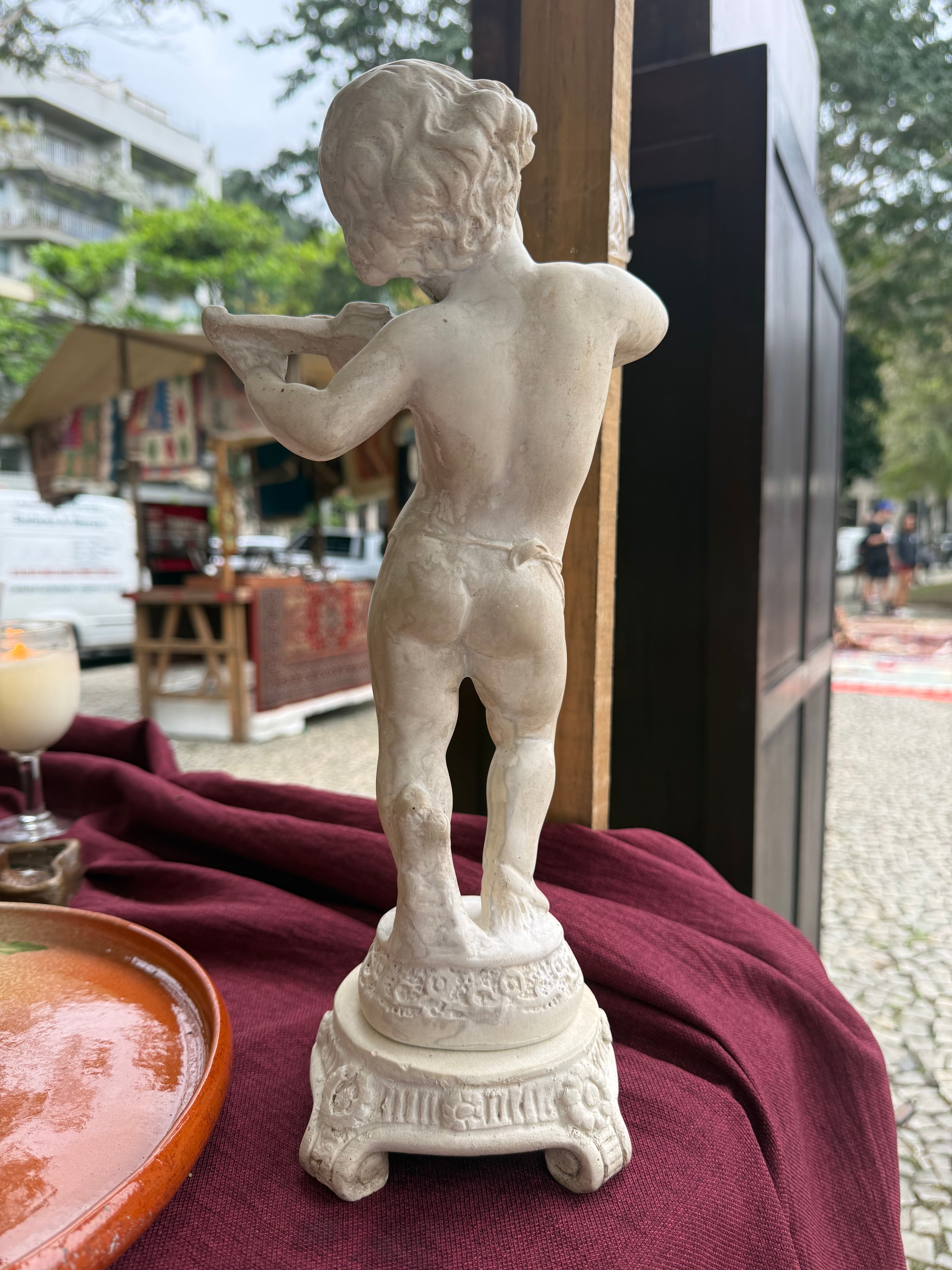 Escultura Menino Violinista em Pó de Mármore
