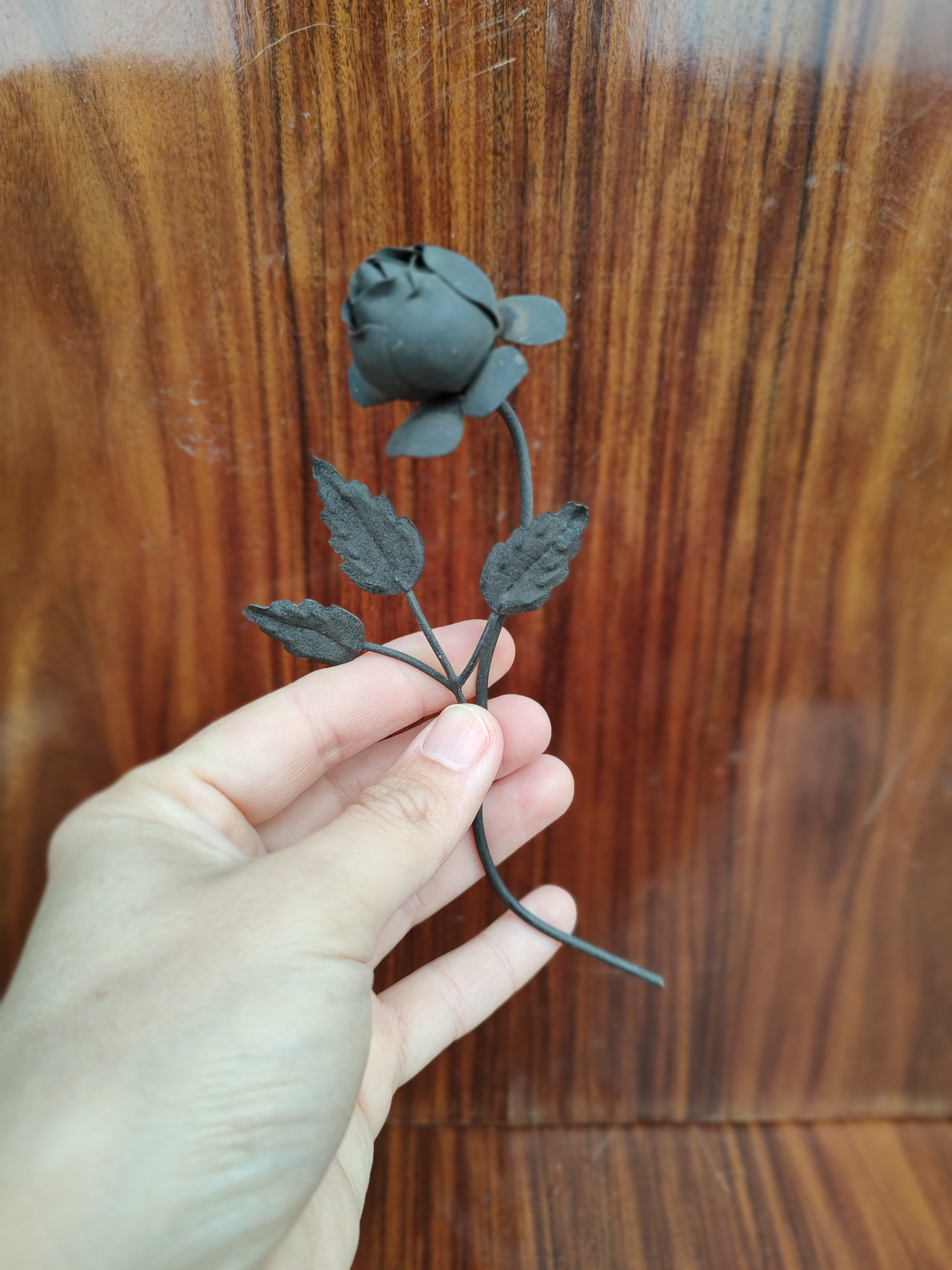 Antiga e singela Flor / Rosa em metal