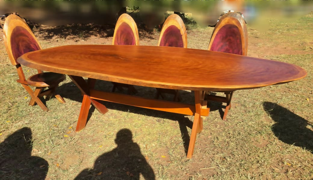 Mesa Rústica com 8 Cadeiras Roxinho