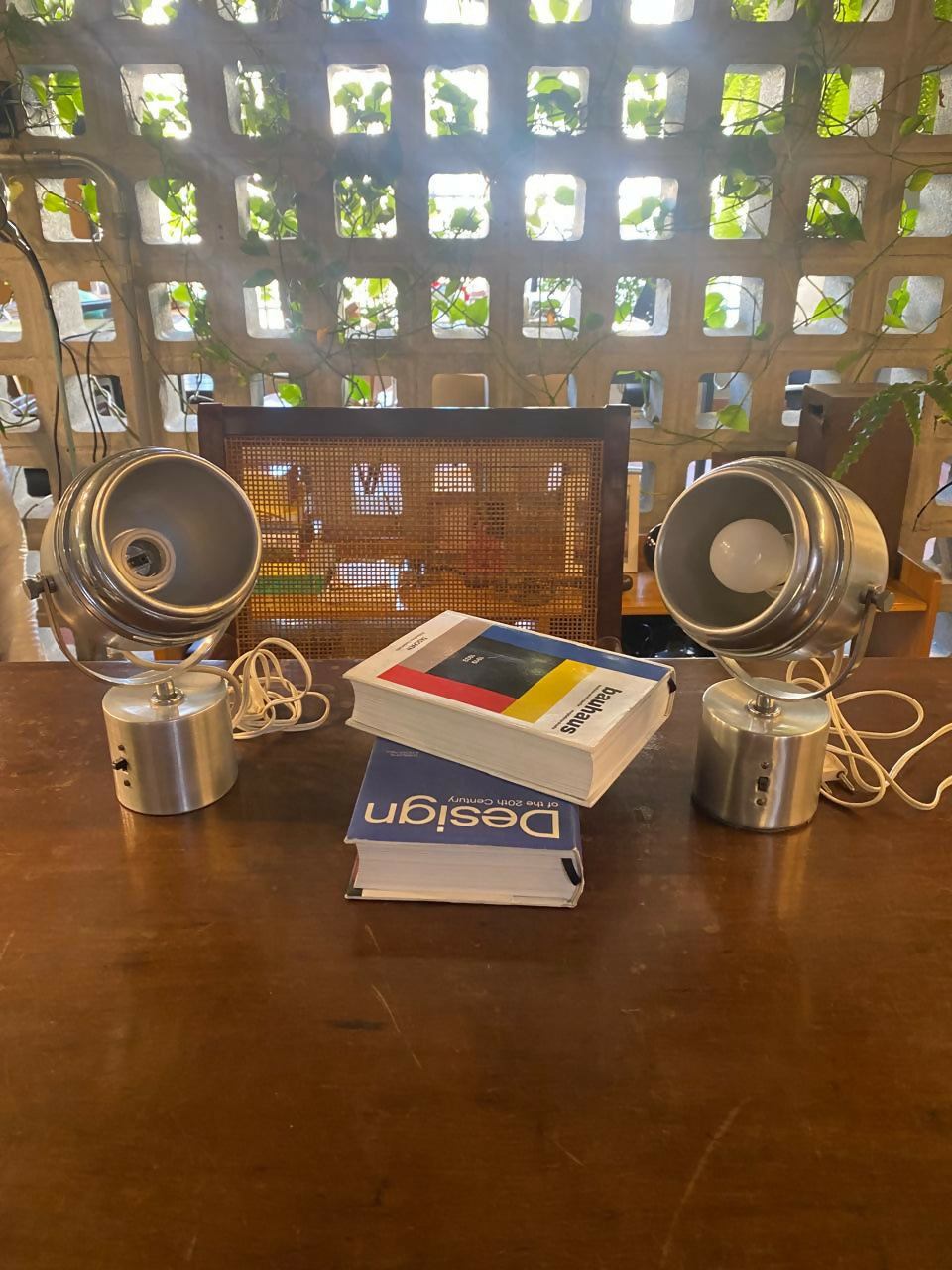 Par de luminarias de mesa anos 70. Aluminio natural