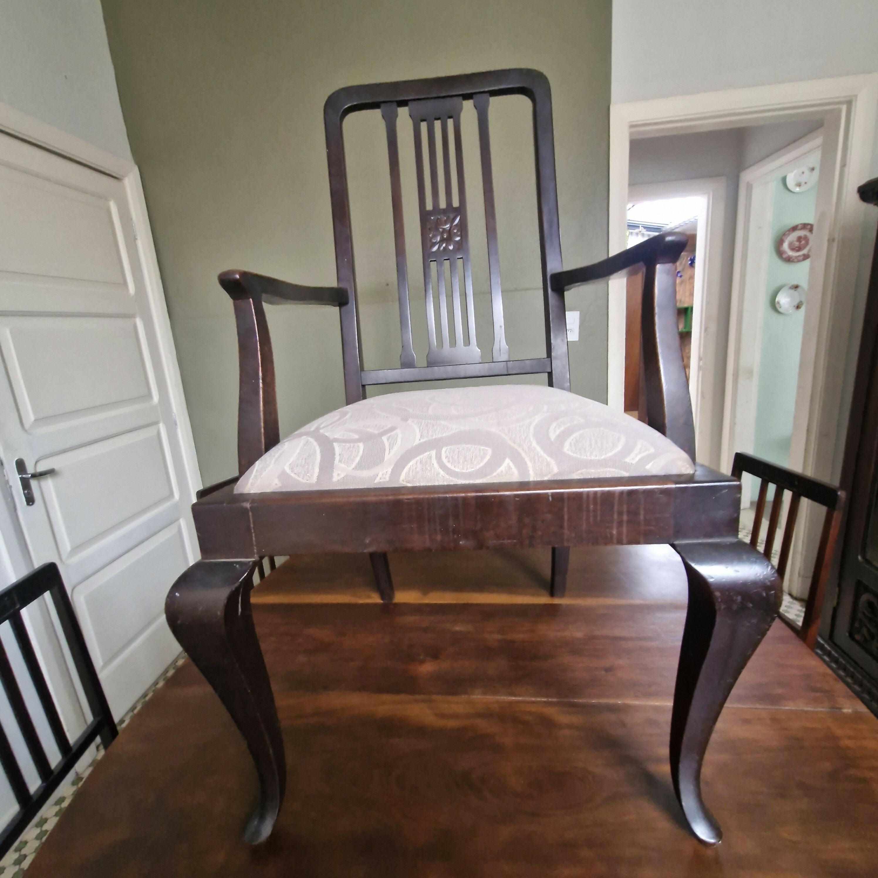 Jogo de Jantar Art Deco com mesa oval e 8 cadeiras