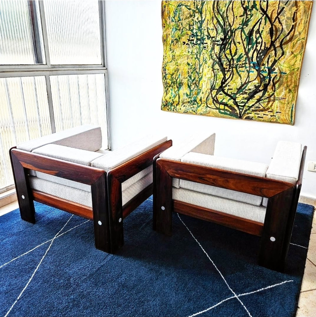 POLTRONAS QUADRADAS ANOS 60 EM JACARANDÁ MACIÇO E TECIDO BOUCLÉ