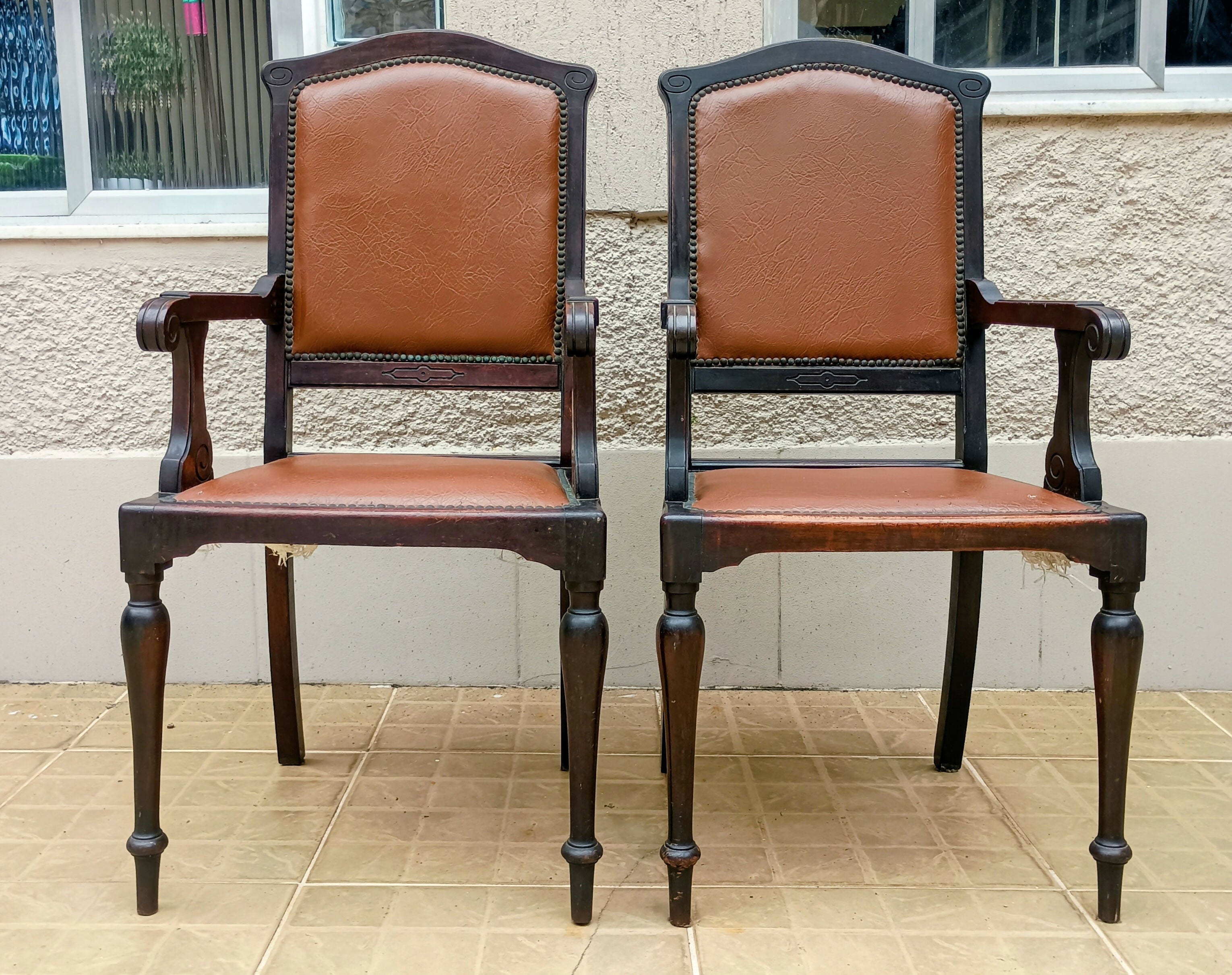 Par de cadeiras antigas em jacarandá maciço estilo décadas de 20-40