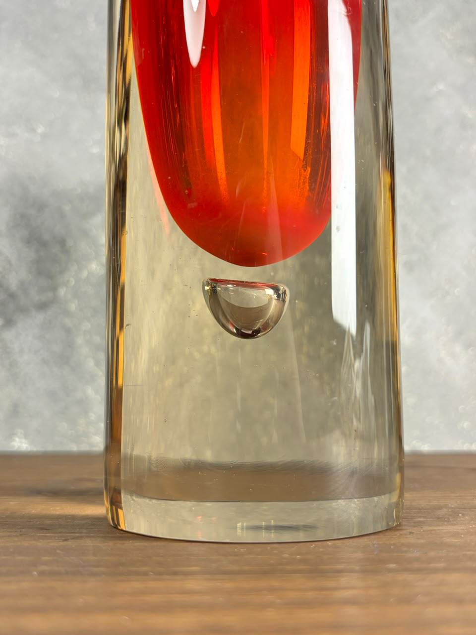 Vaso Solitário em Murano Sommerso Vermelho, Itália, segunda metade do século XX