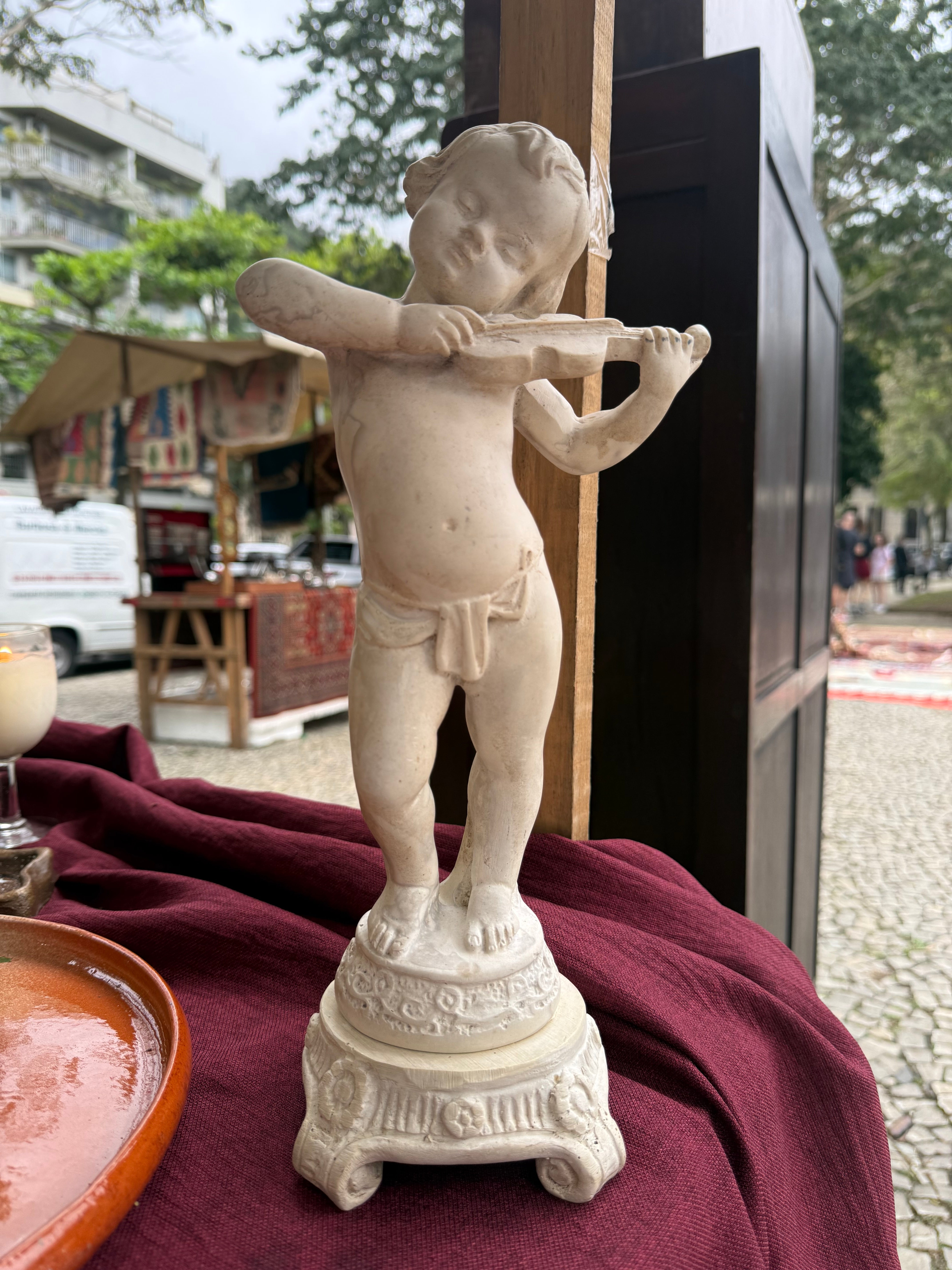 Escultura Menino Violinista em Pó de Mármore