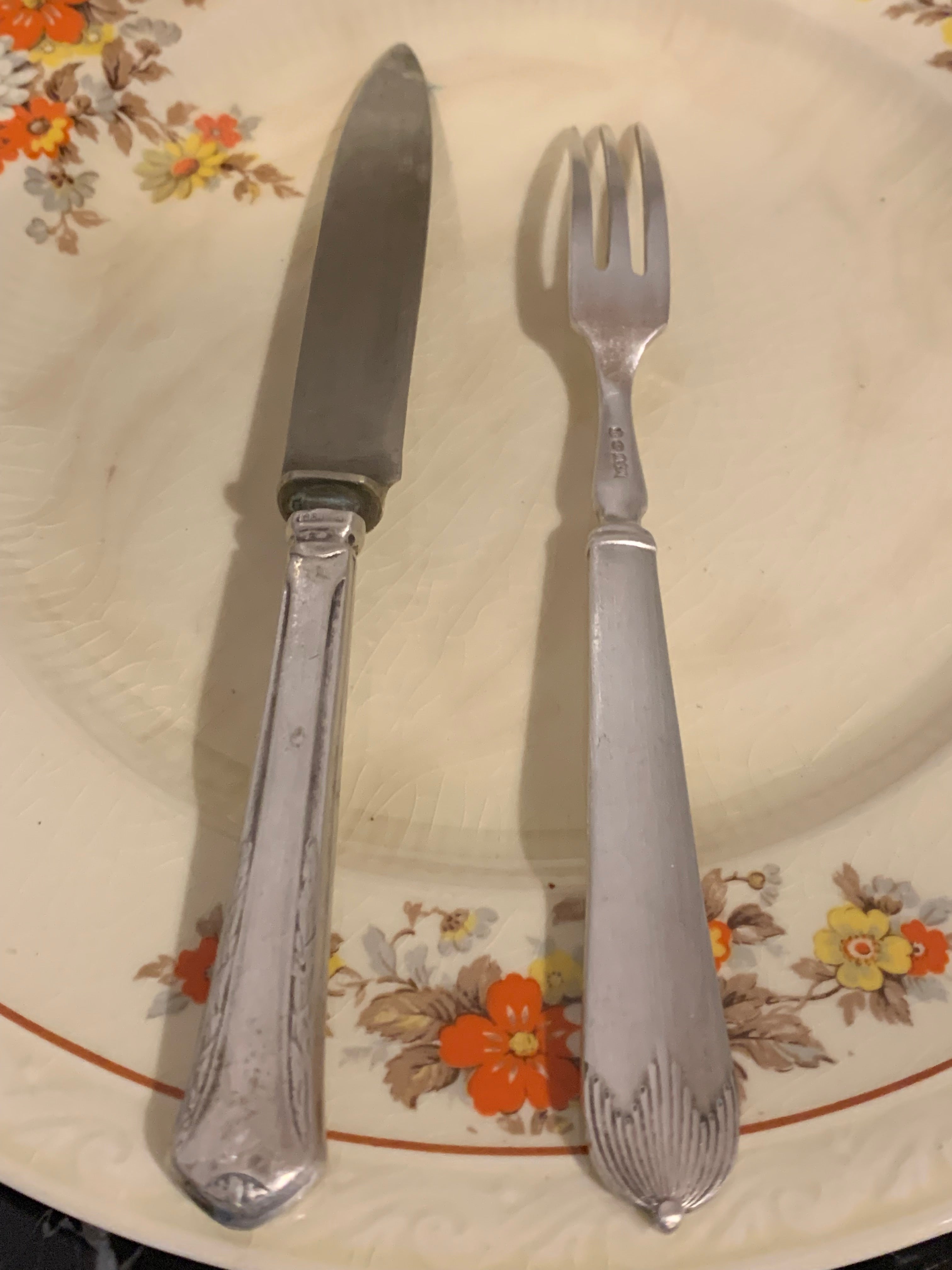 Faca e garfo, para petiscos e patês, começo do século passado, em prata
