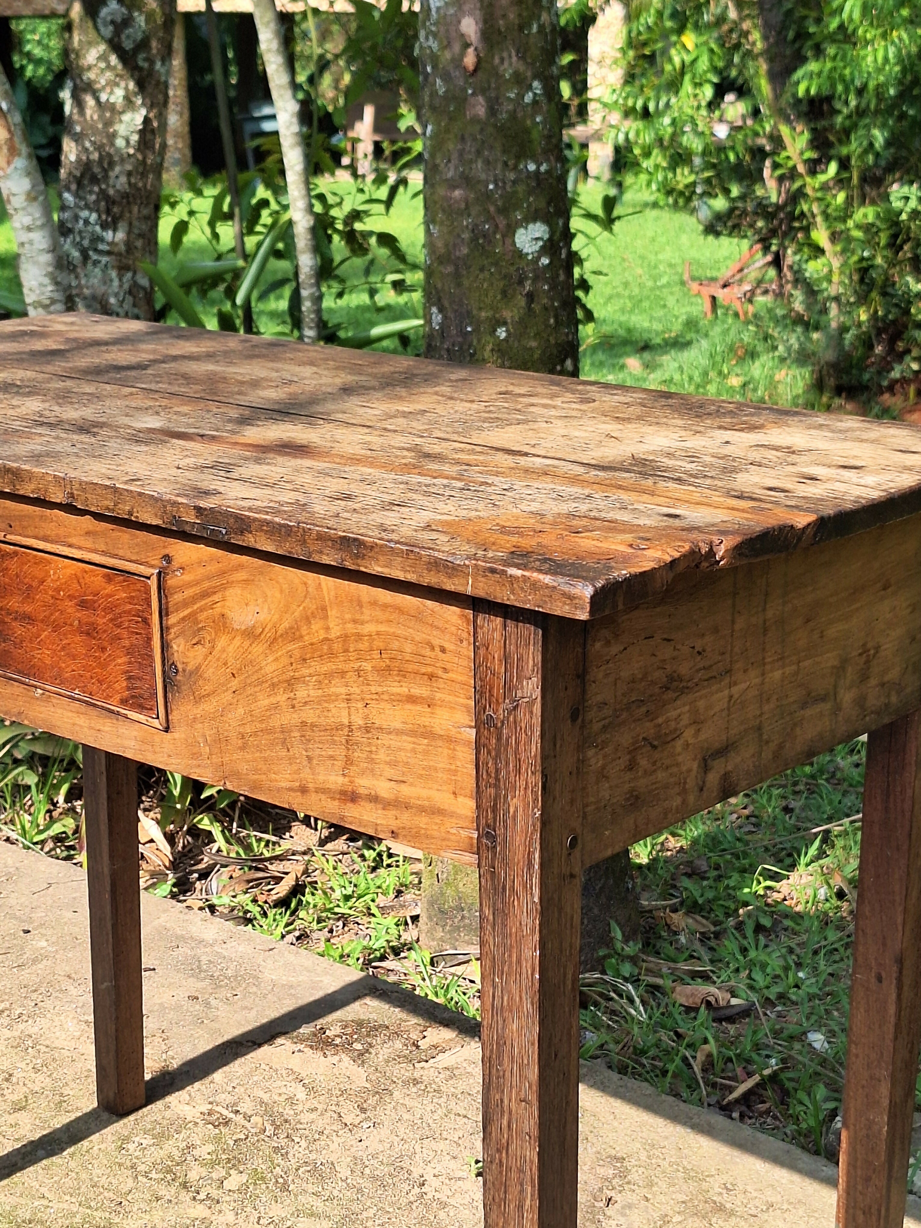 Mesa Antiga com Gaveta em Madeira Maciça Garimpo Mineiro
