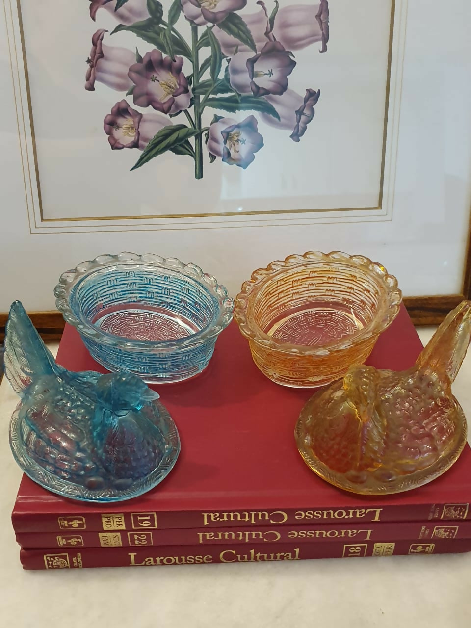 Mantegueiras, anos 50, em formato de galinhas confeccionadas em vidrão. Um clássico.