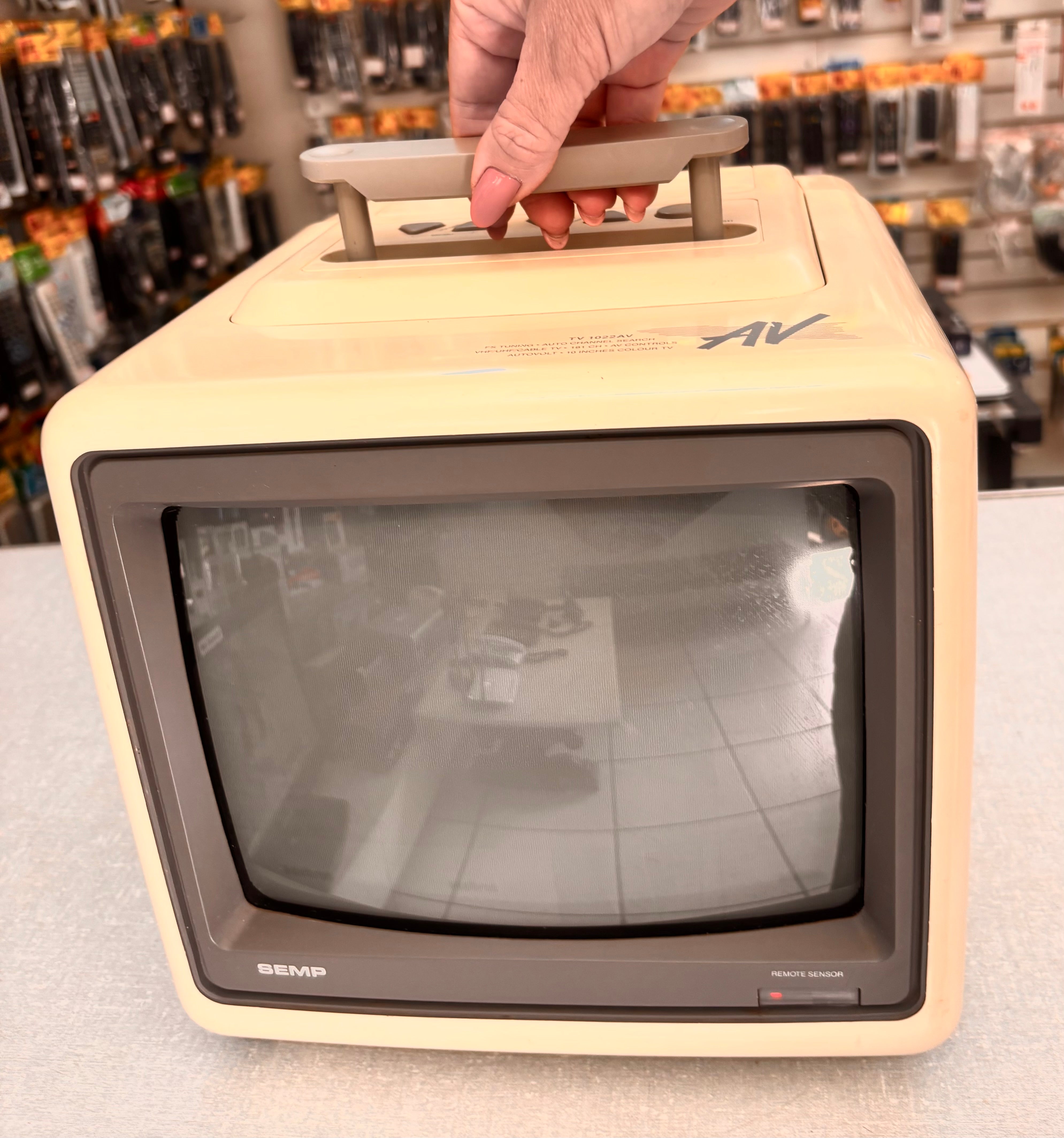 TV de Tubo Retrô Semp 10 Polegadas (Mod. 1022 AV / TVC-102) + Controle Remoto Original - Raridade para Games Antigos