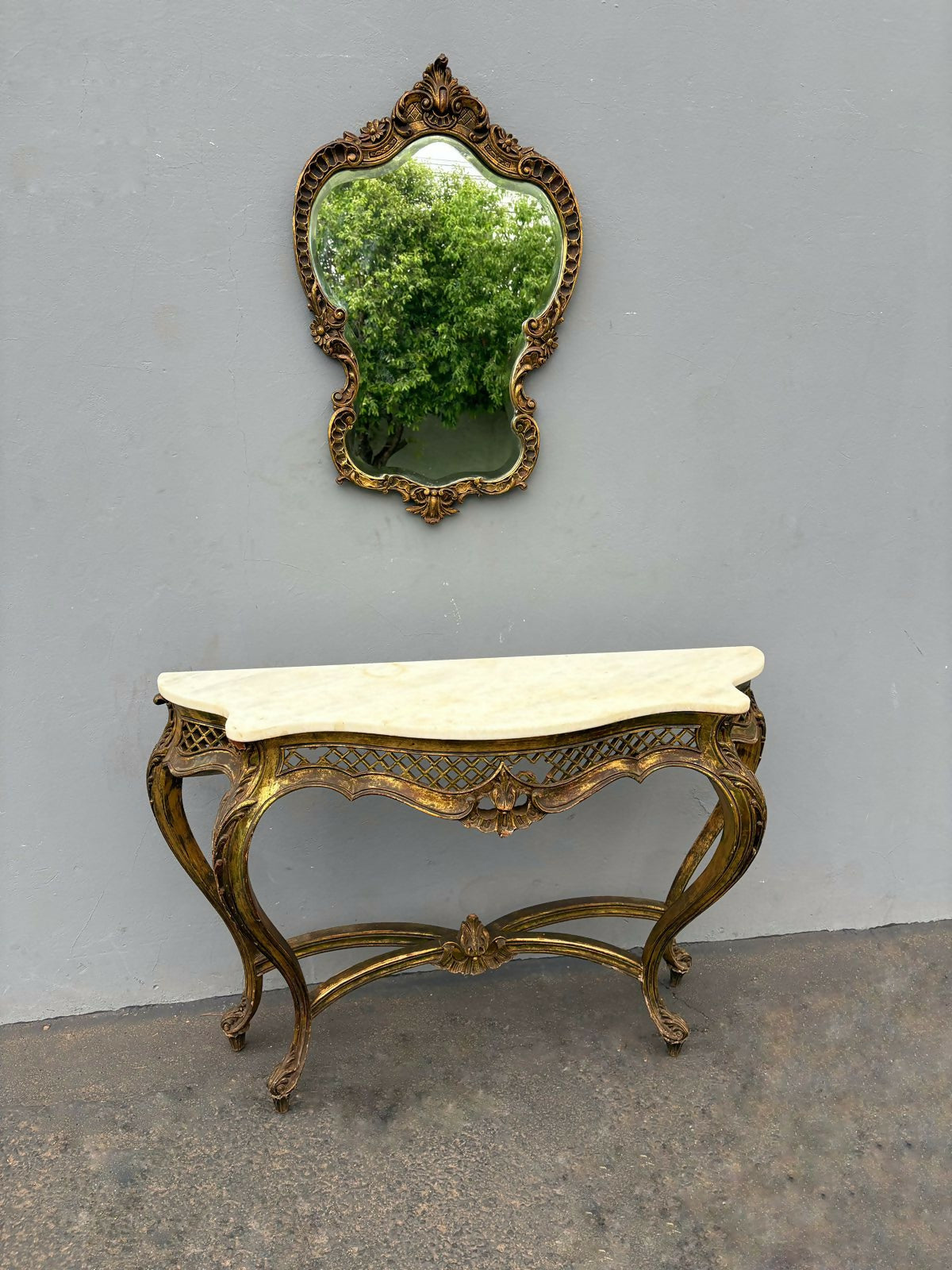 Aparador Veneziano com Espelho Ornamental – Sofisticação e Charme Clássico!