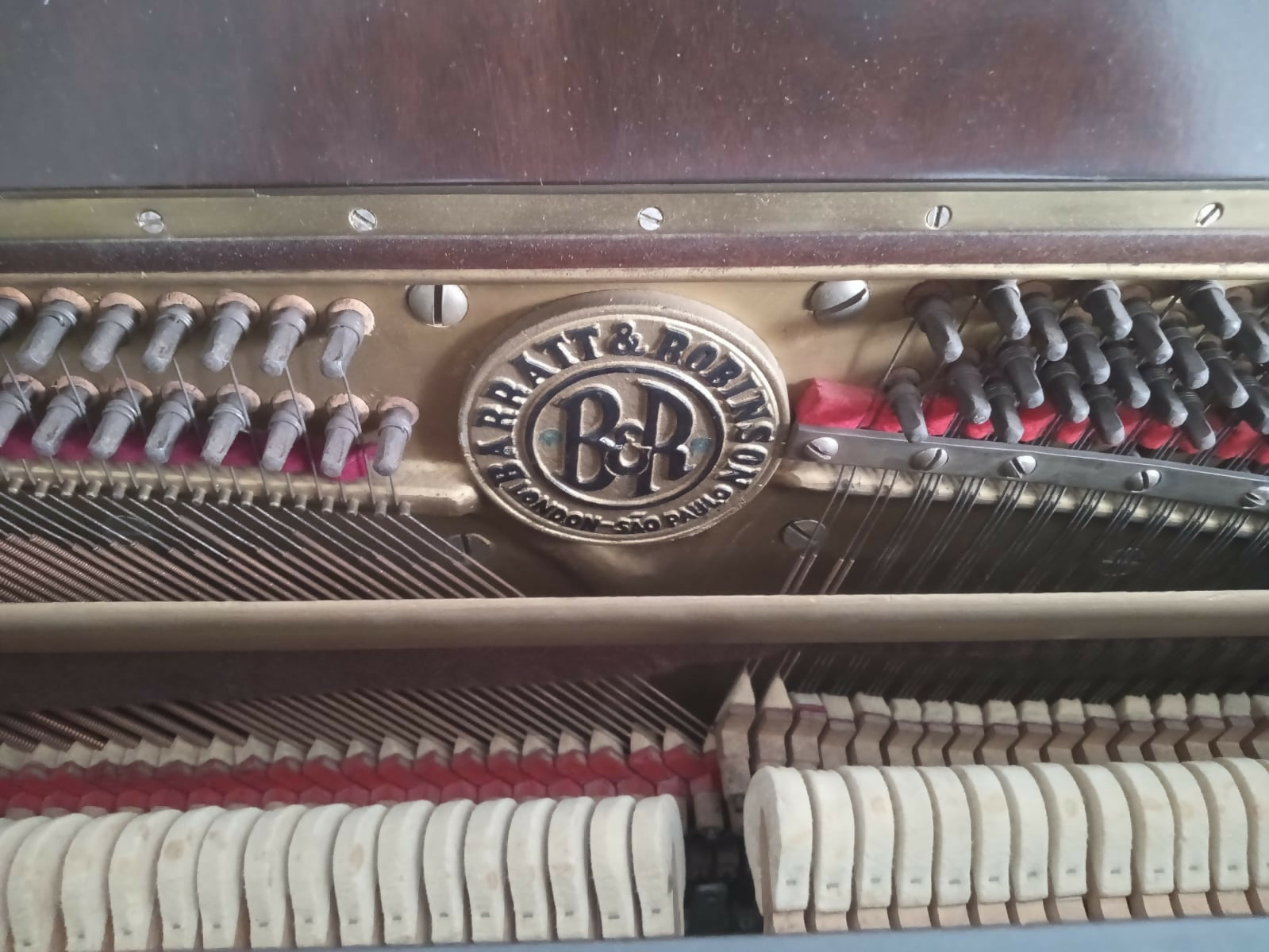 PIANO UPRIGHT BARRATT &amp; ROBINSON