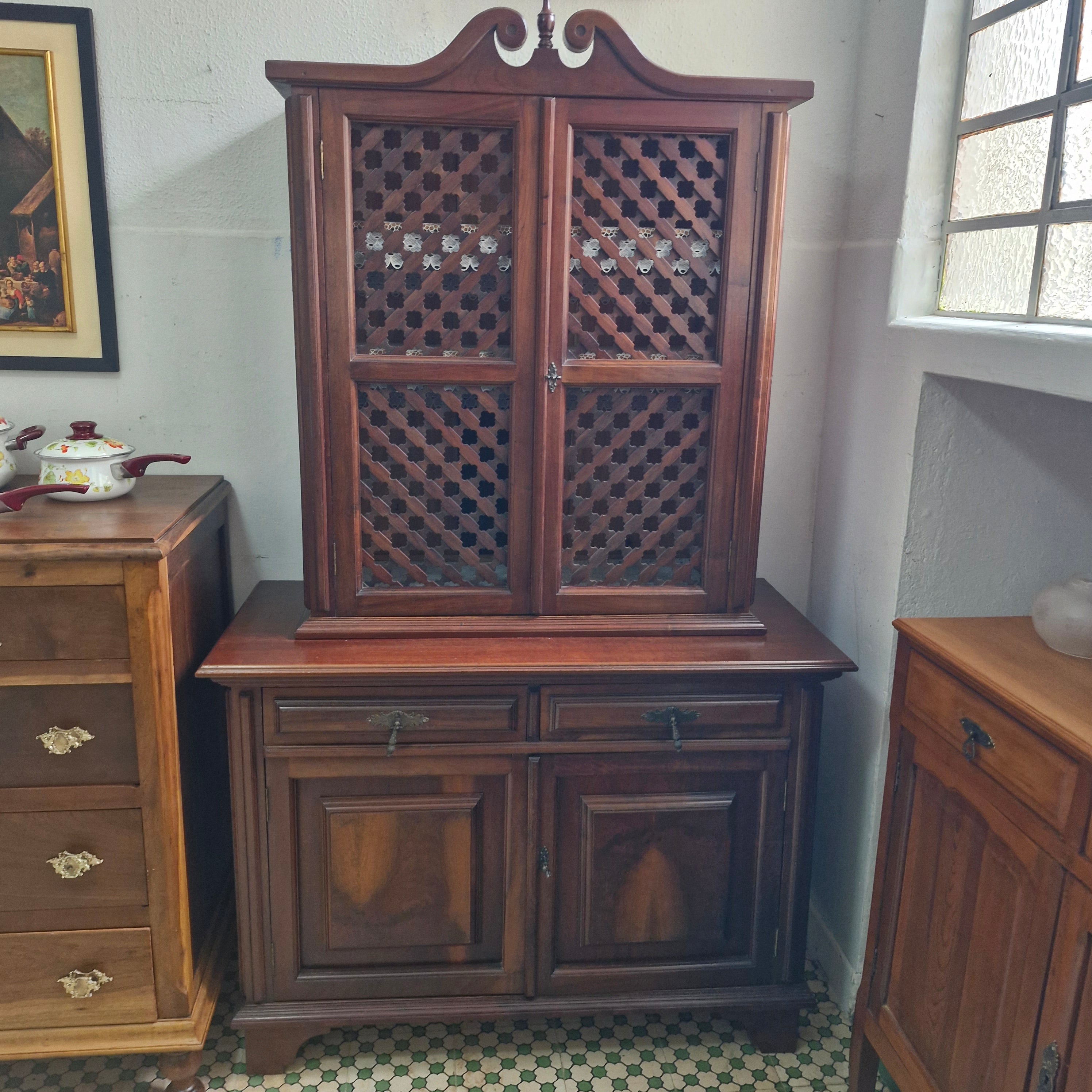 Armário Arca Oratória com porta em Treliça 