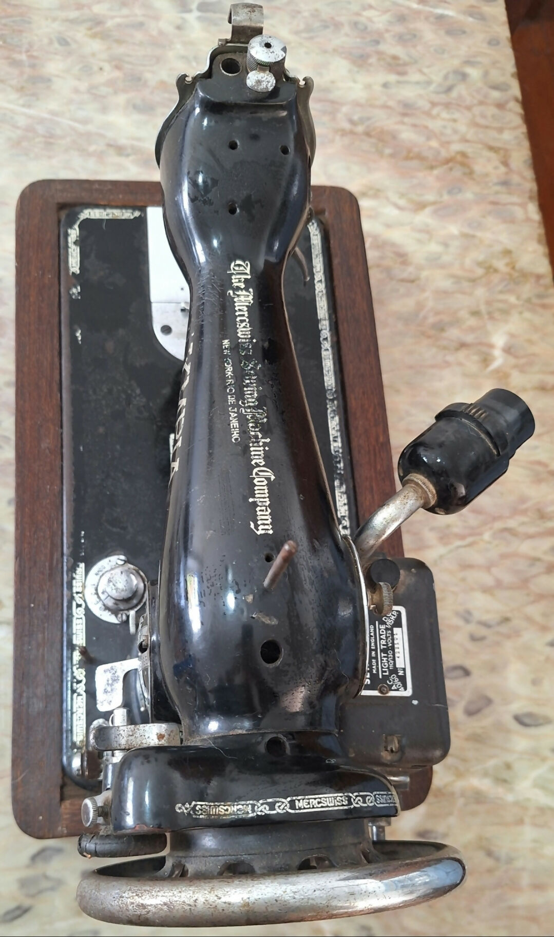 Máquina de Costura Antiga Olympia