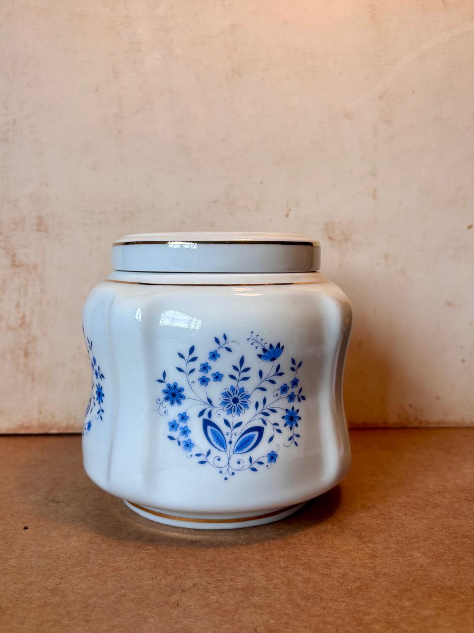 Potiche Porbrás em porcelana com flores azuis e tampa (DMCPS_707)