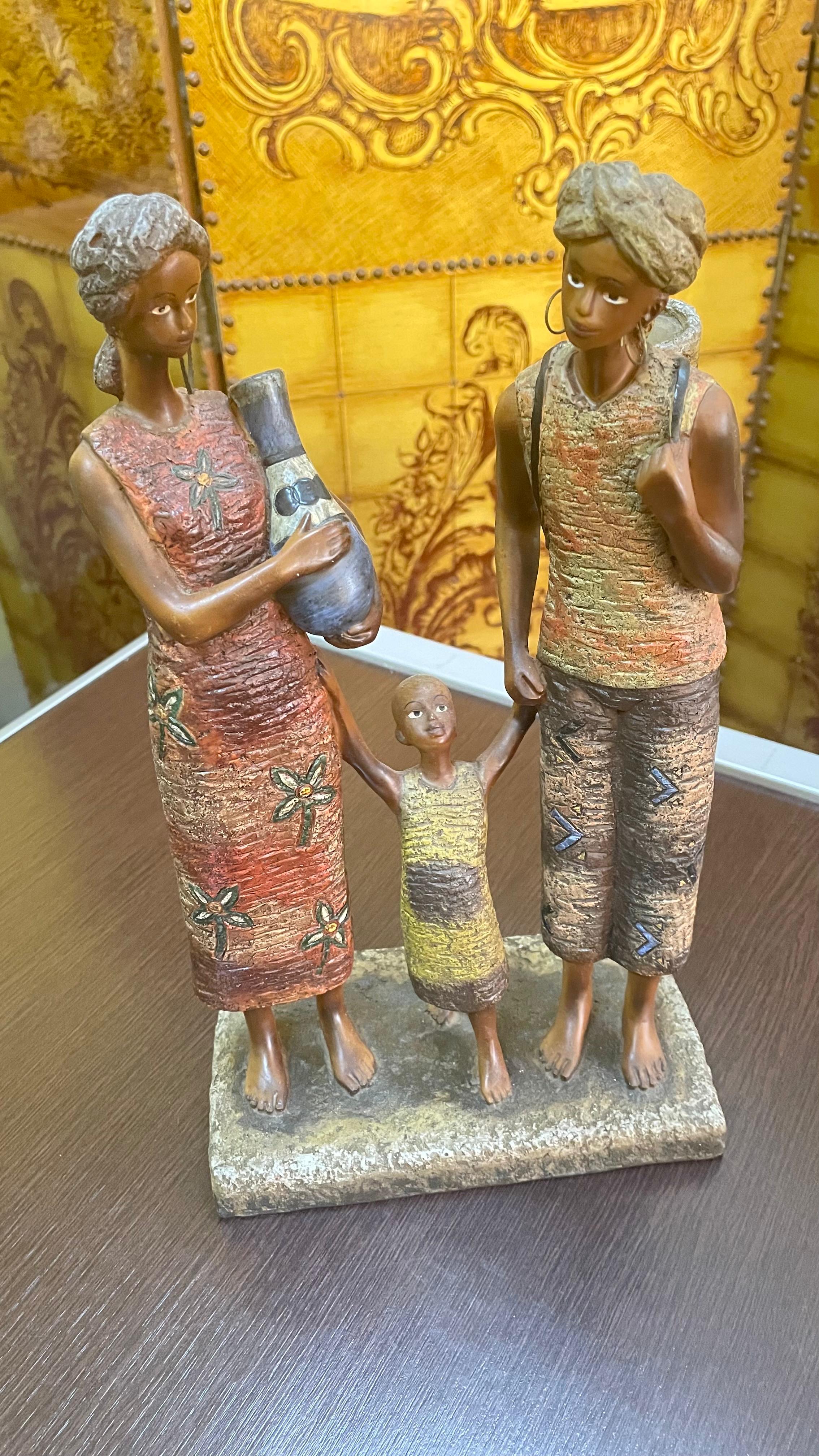 Estatueta de família tribal africana