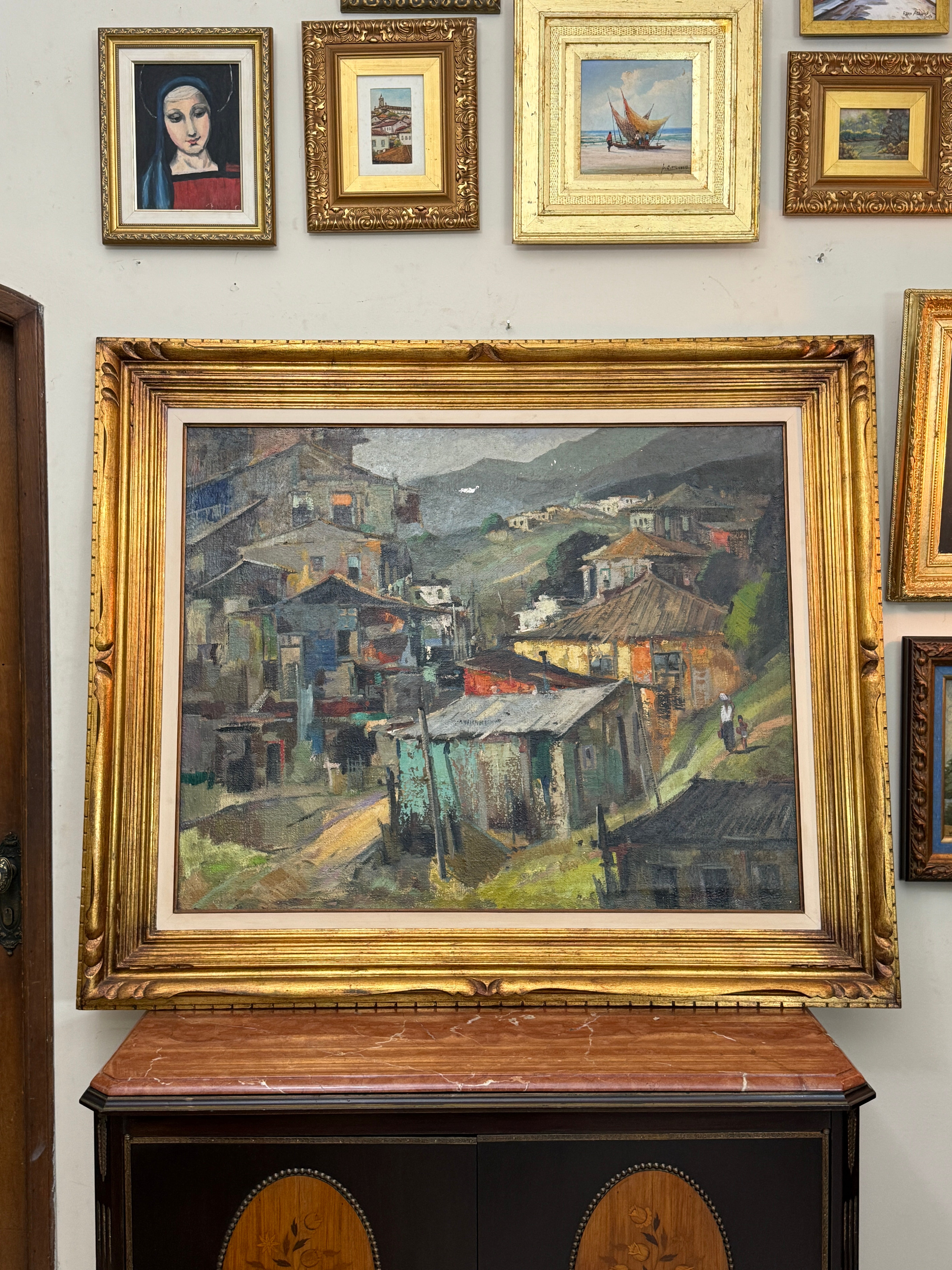 Maravilhoso e grande quadro do renomado pintor brasileiro Durval Pereira com imponente moldura antiga retratando vila rural nas montanhas 