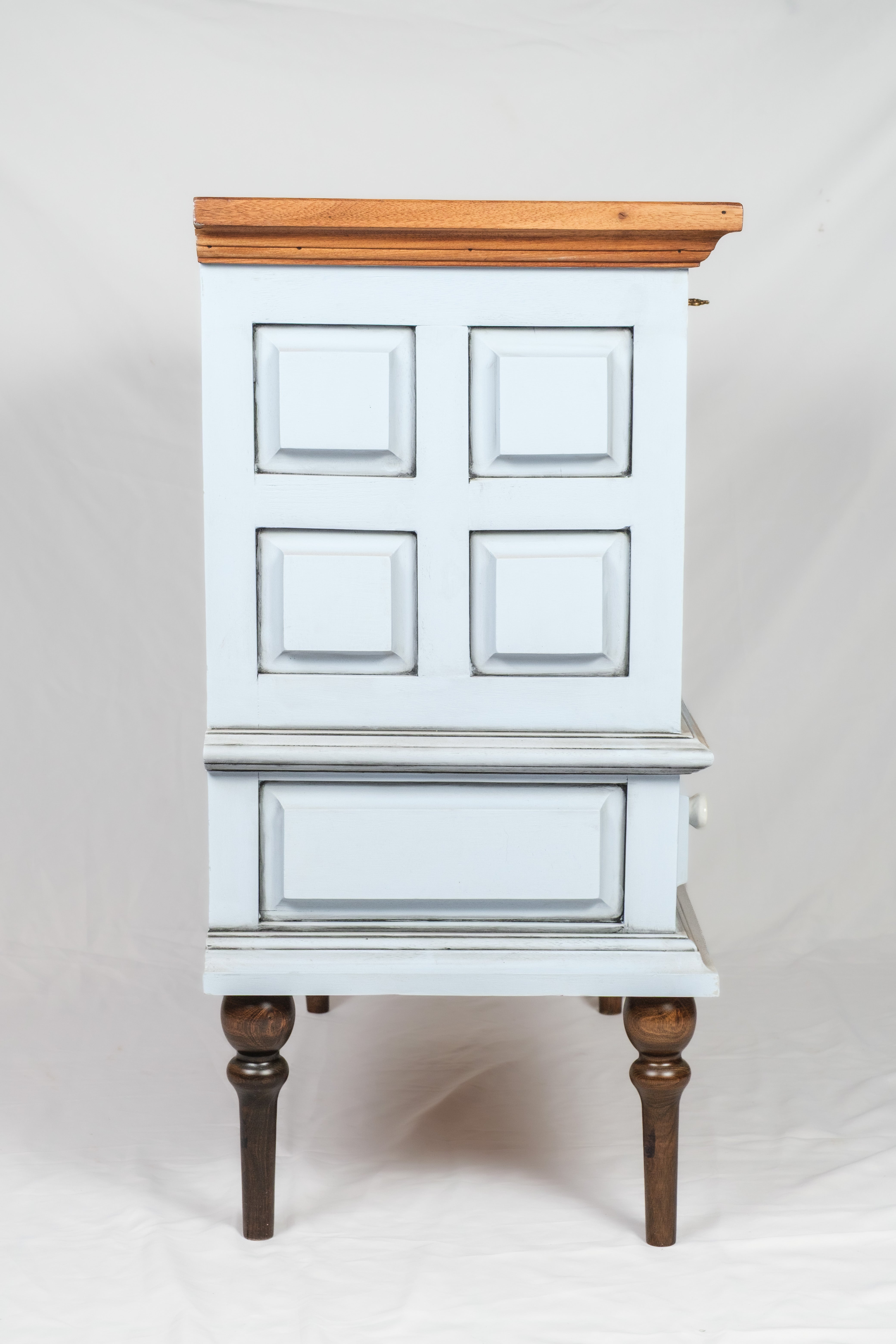 Barzinho Buffet Vintage em Madeira azul claro com Porta Basculante e Gavetas – Jardim Floral