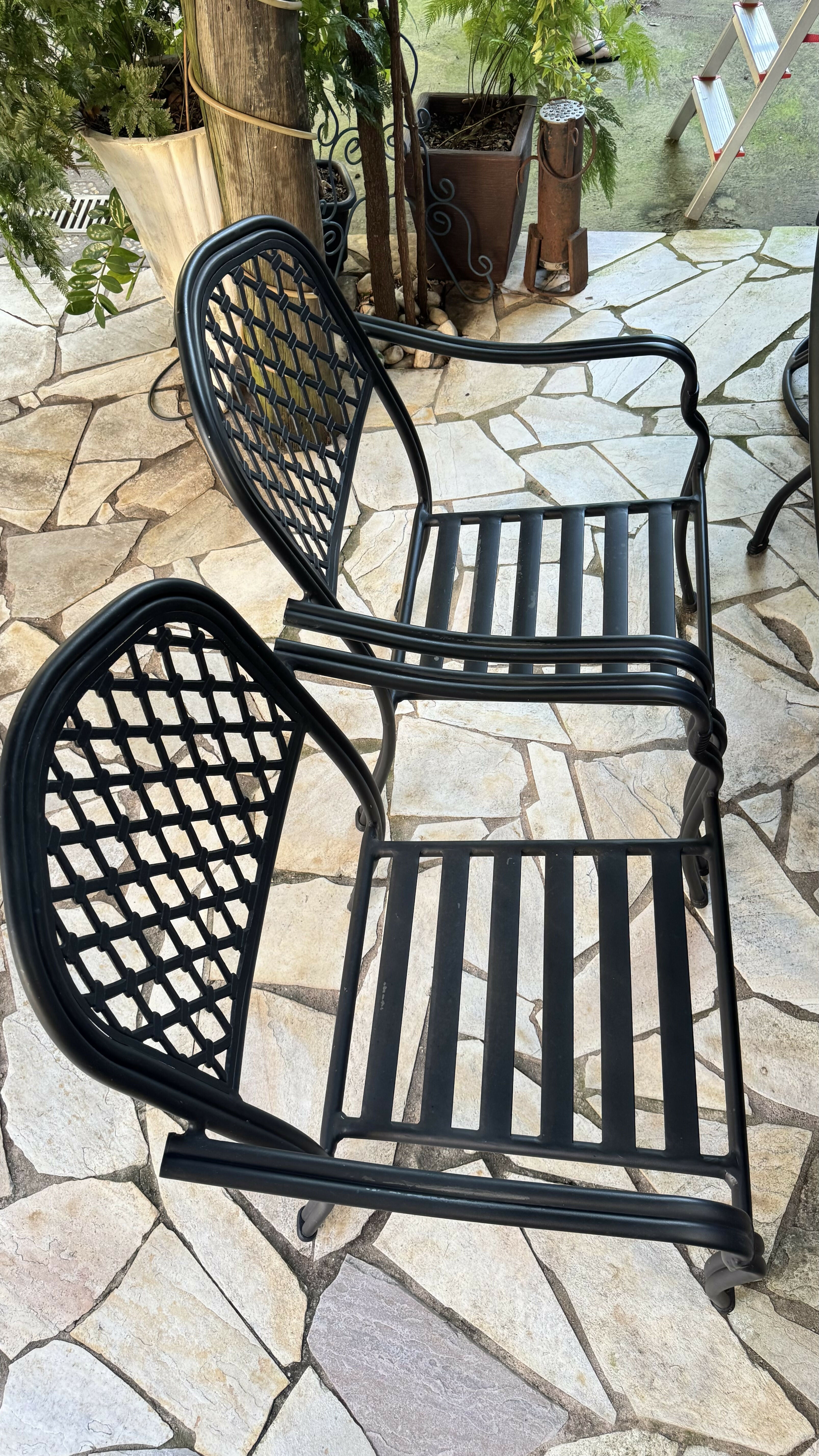 Mesa de area externa em alumínio antigo com 2 poltronas e 4 cadeiras e almofadas aquablok novas