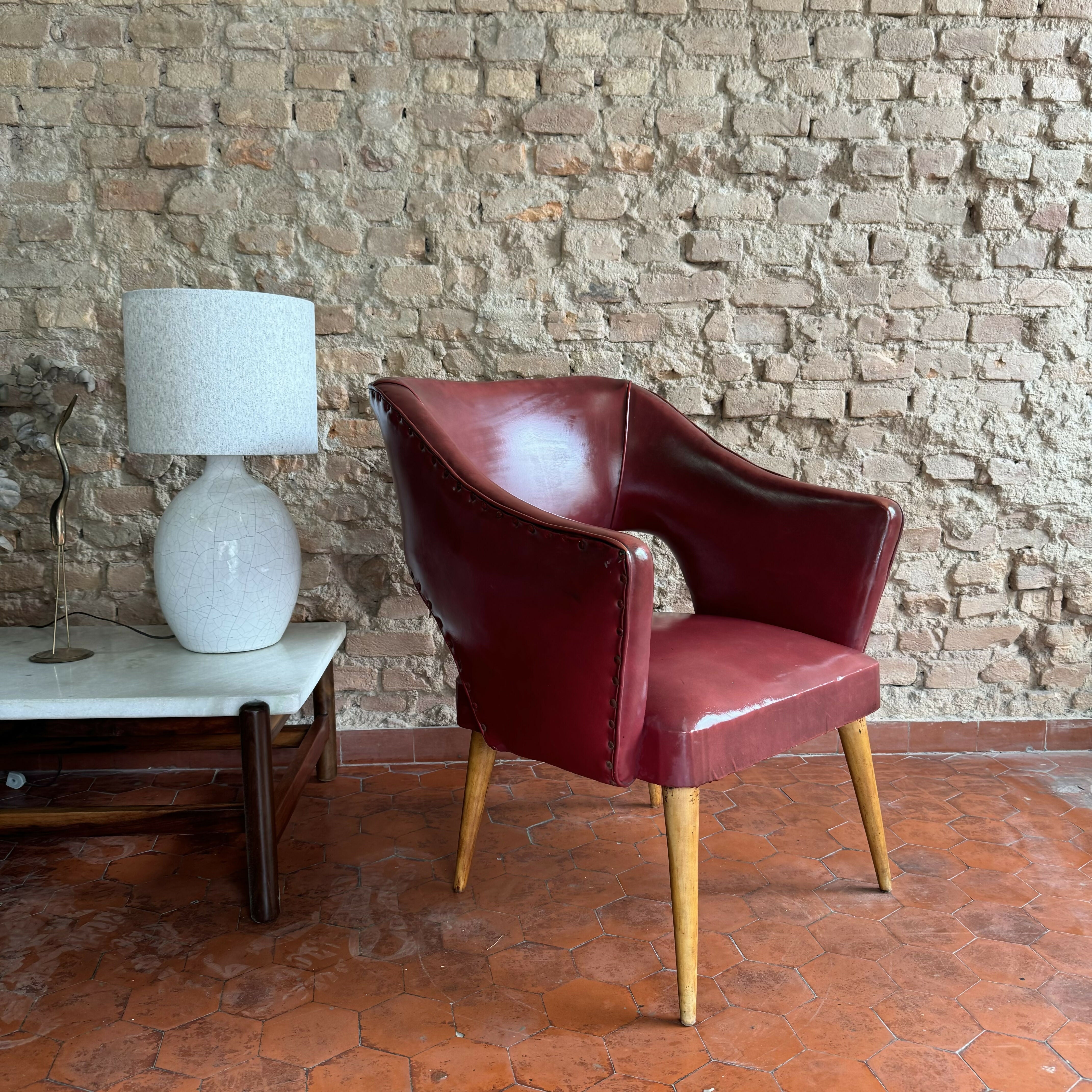 Poltrona antiga anos 50 pé palito