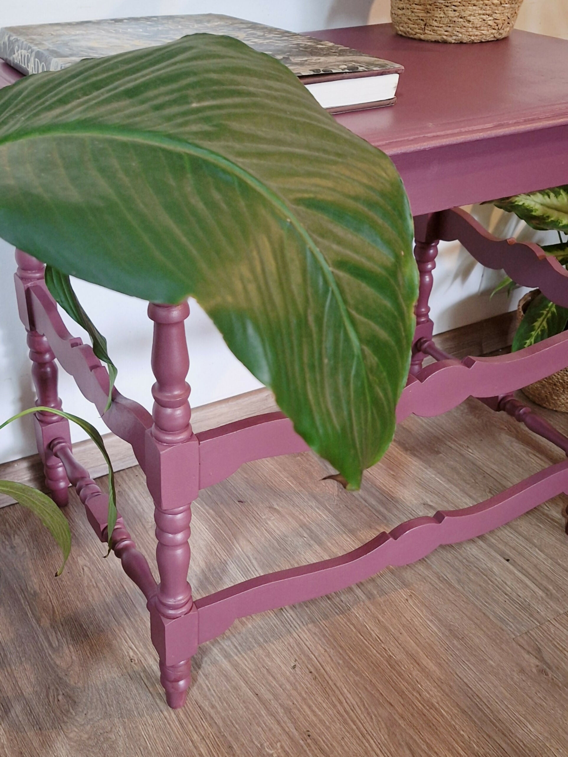 Mesa de apoio / lateral de madeira em cor cereja