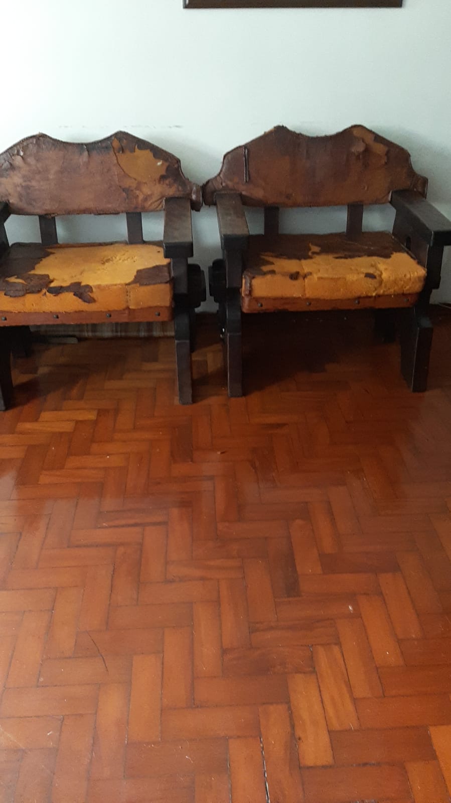 Par de Poltronas Rústicas em Madeira Maciça (Ideal para Reforma / Restauro)