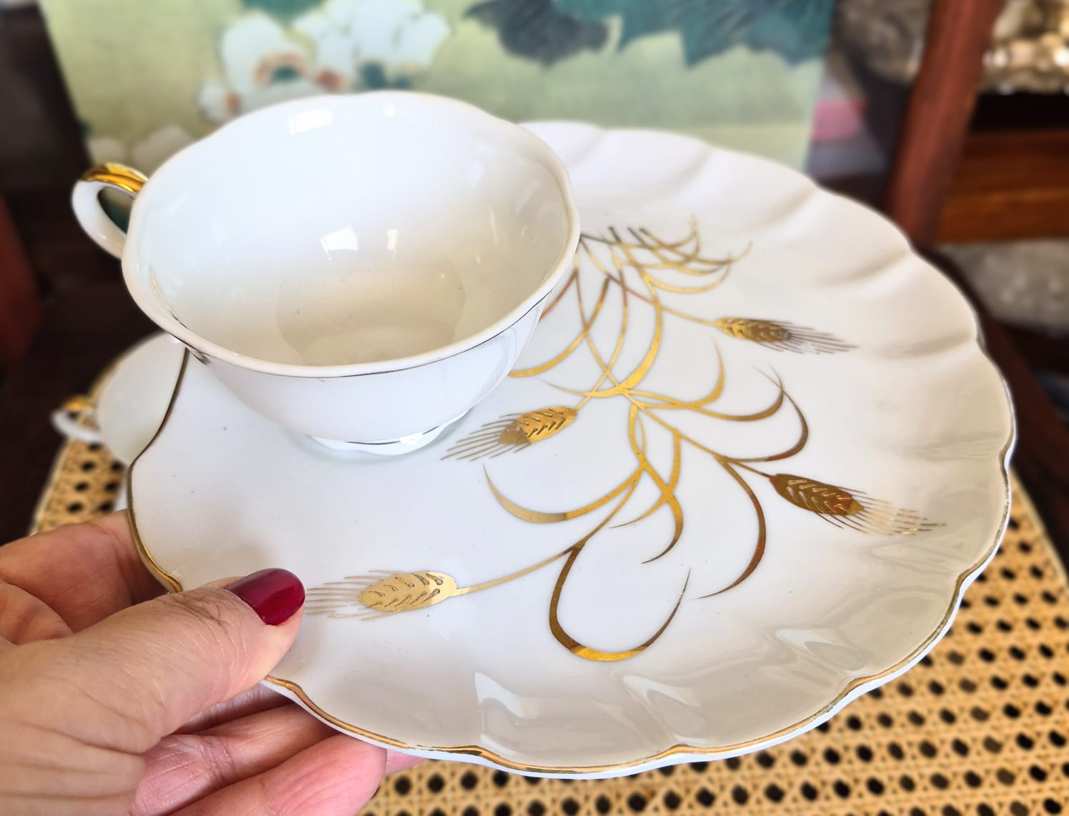 Maravilhosas xícaras biscoiteiras em porcelana vintage (1958) chinesa Lefton.  Impecáveis.  Douradas à ouro com decoração triguinho e pratos em formato de conchas. De babar!