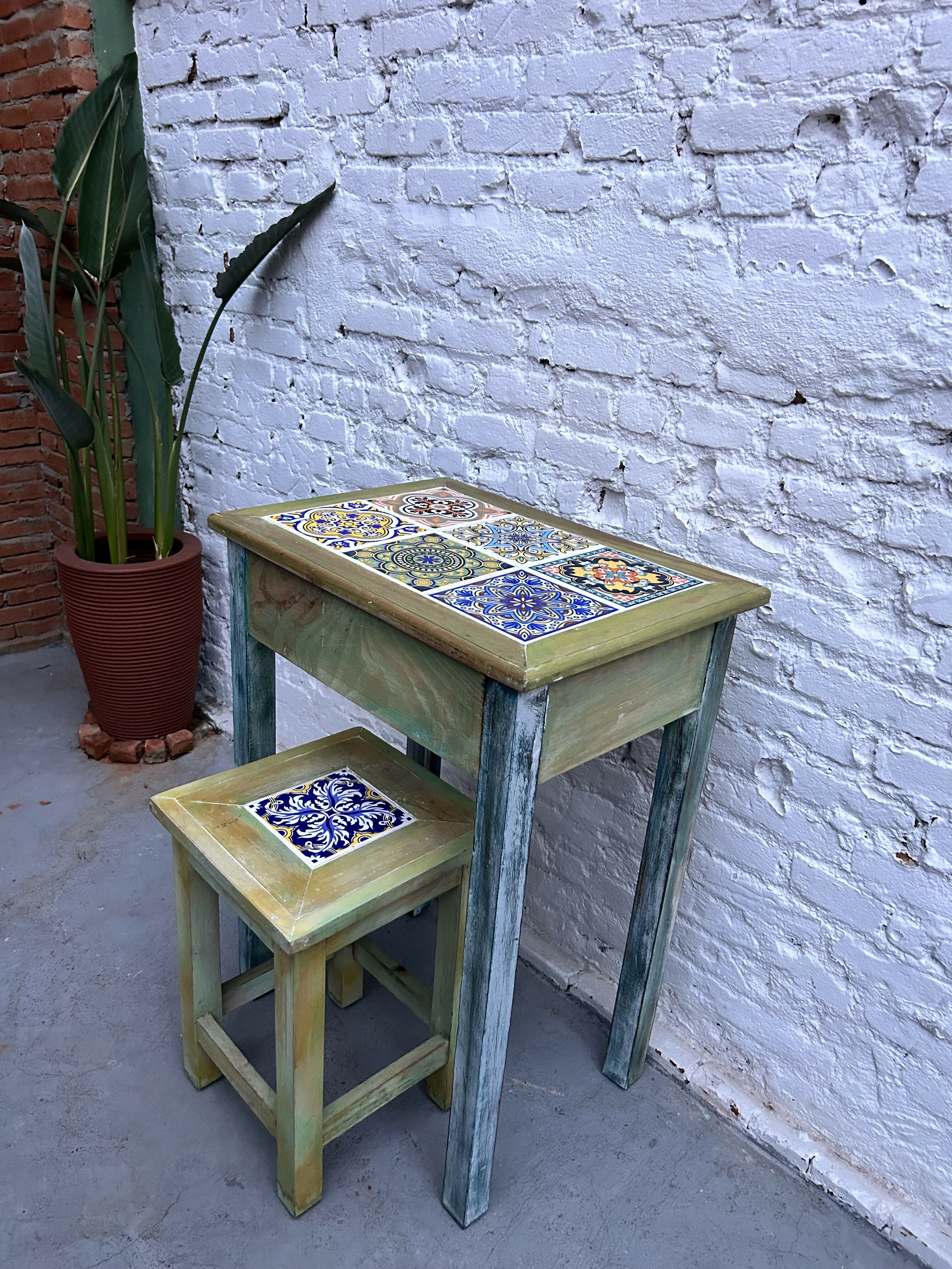 Mesa com Azulejos com banquinho