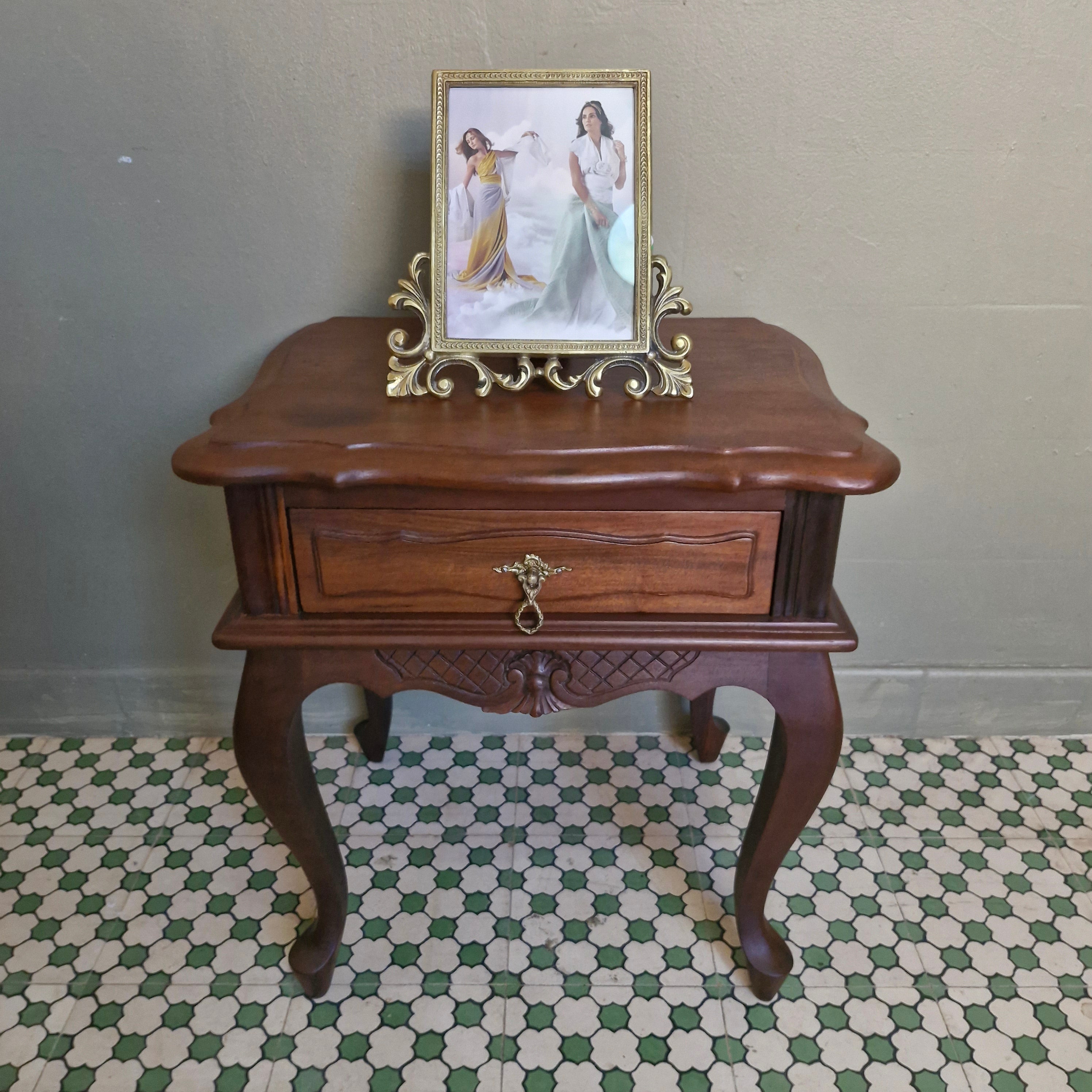 Mesa de cabeceira Luis XV