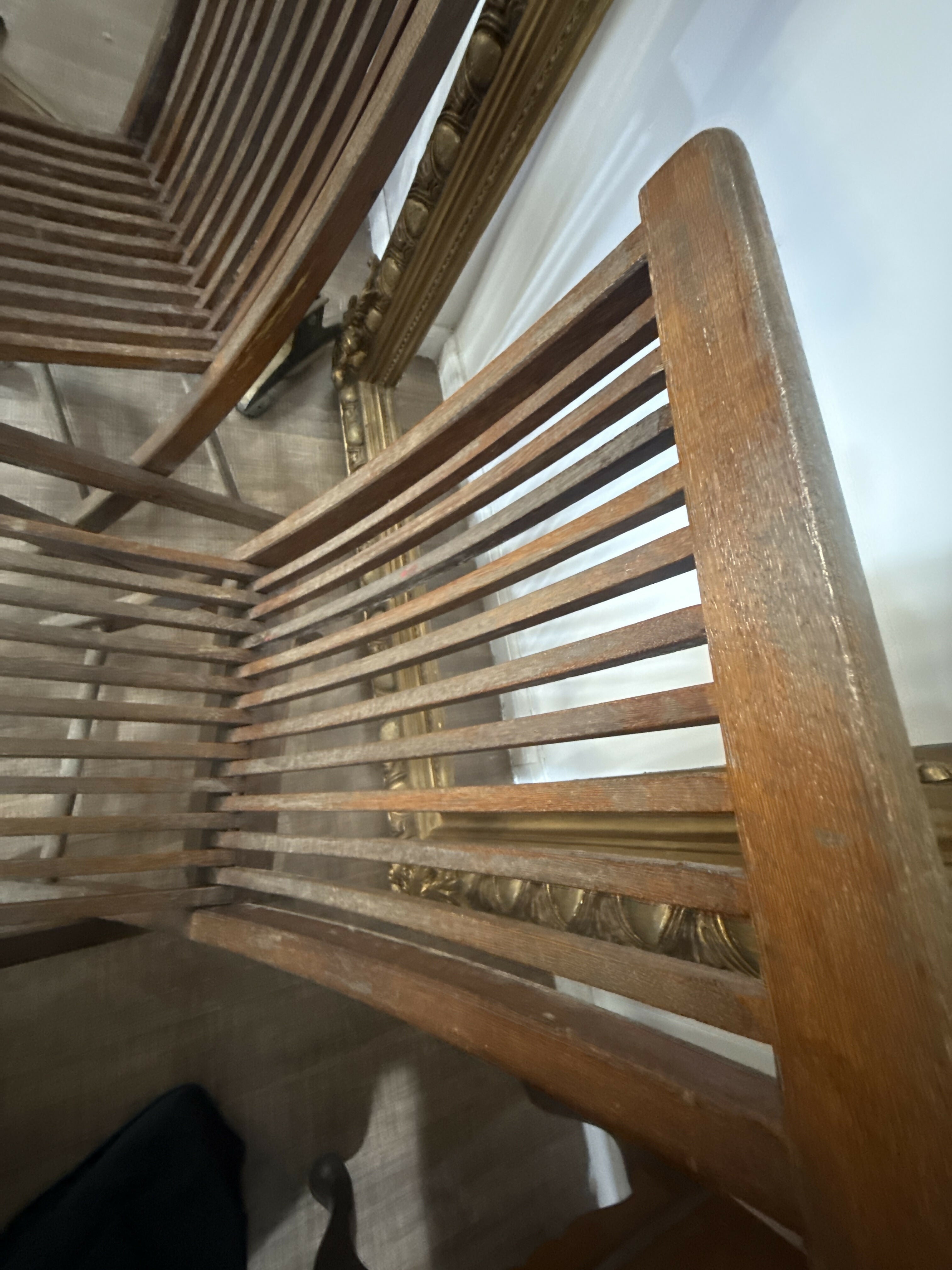 Par de Cadeiras Dobráveis Centenárias em Madeira Maciça – Brasil, circa 1890–1930