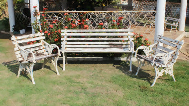 Conjunto de bancos área externa em ferro ripado madeira